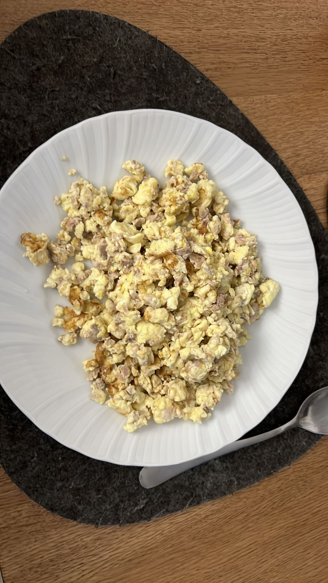 Yumurtalı ton balığı