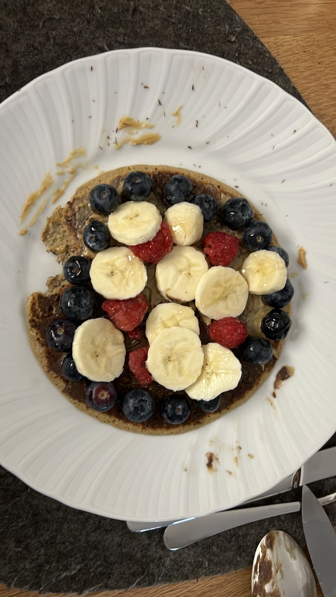 Meyveli yulaflı pankek