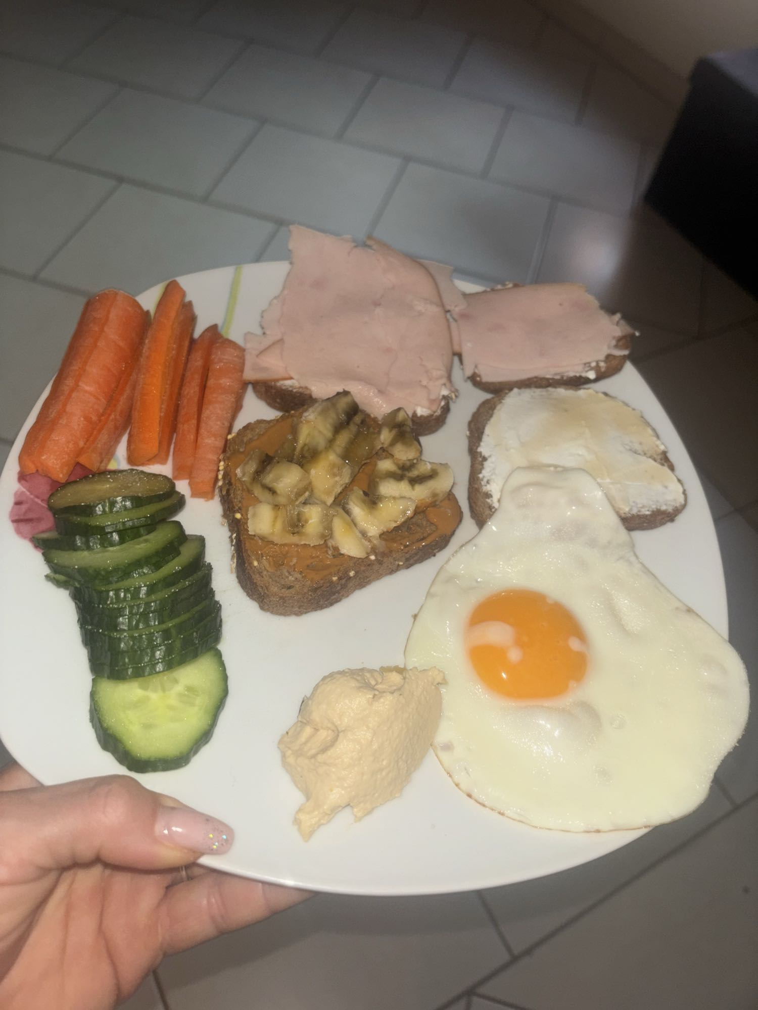 Assiette petit-déjeuner variée