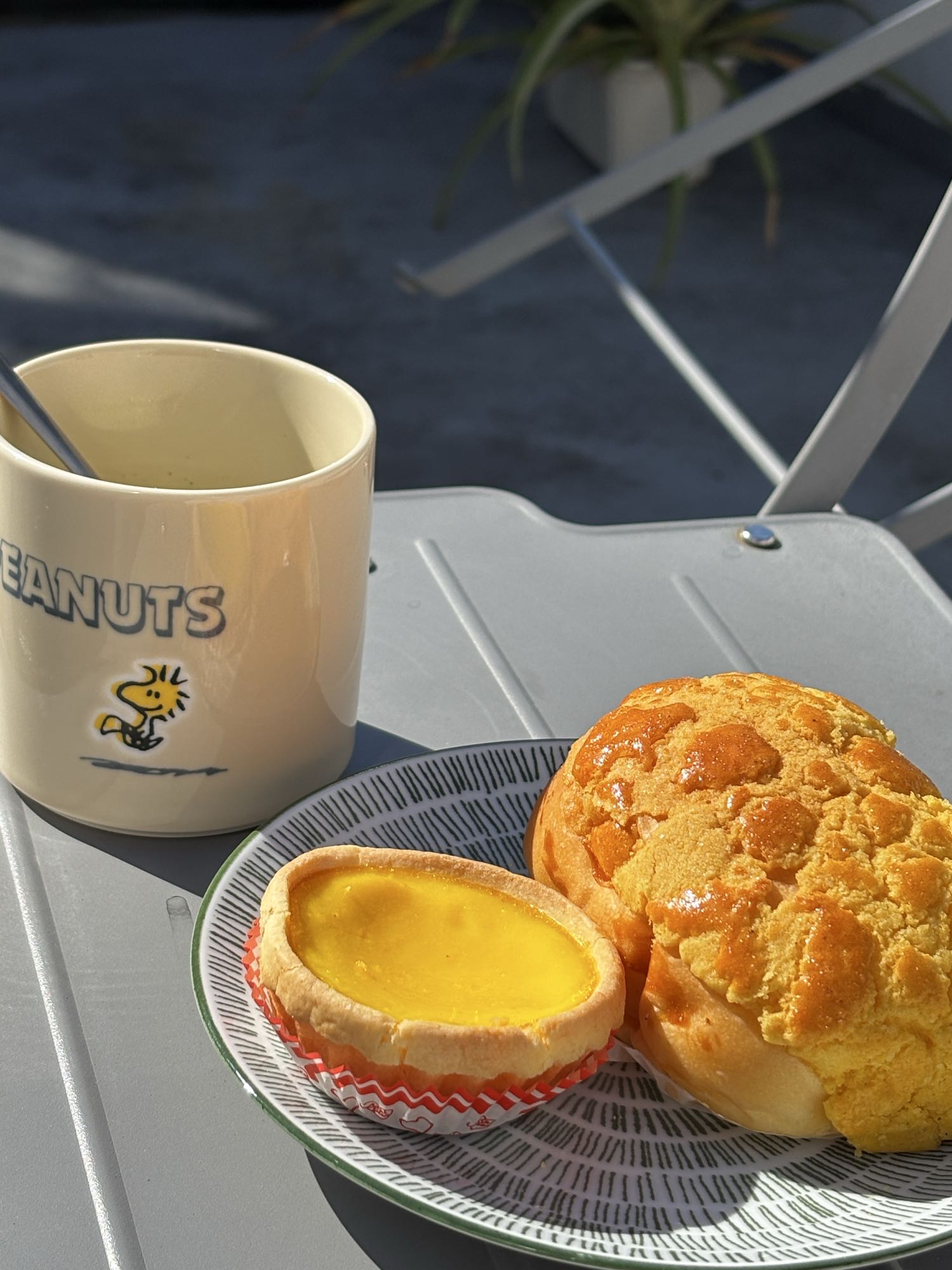 Pineapple bun & egg tart