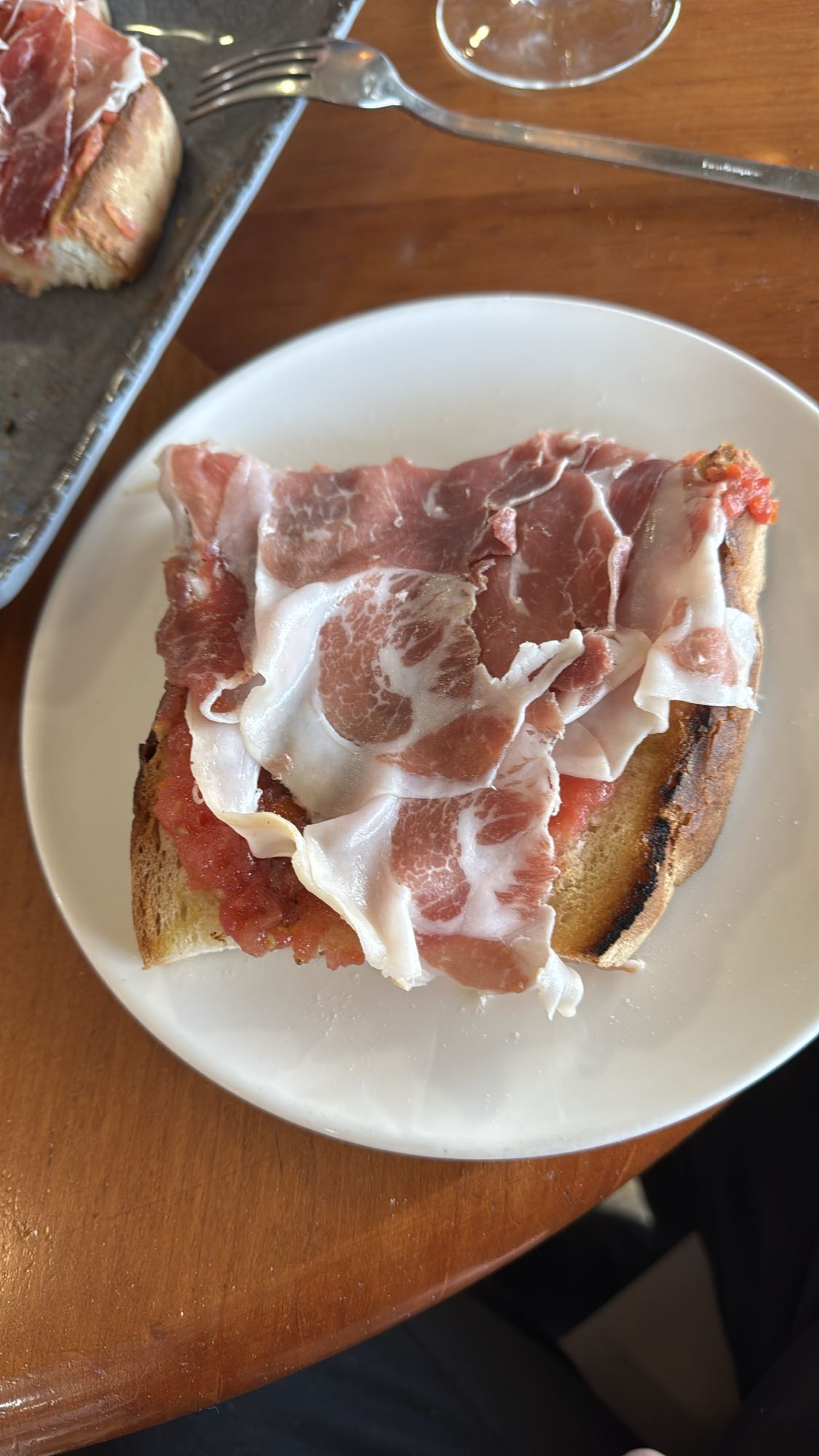 Pan con tomate y jamón