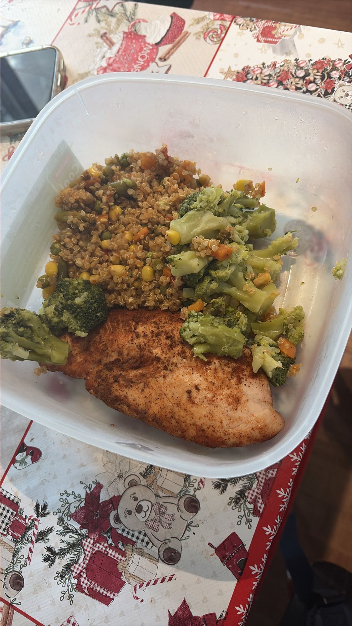 Curcan cu broccoli și quinoa