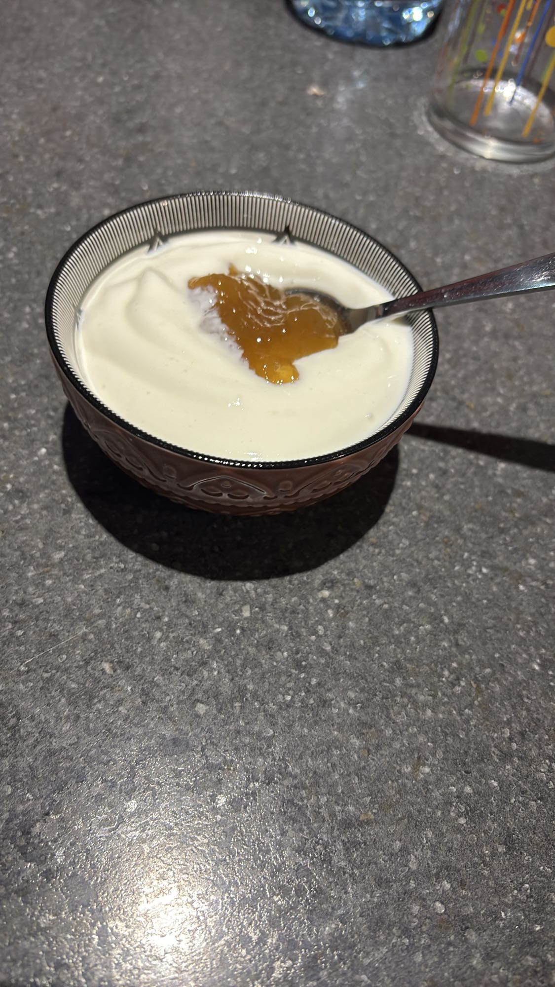 Yaourt avec confiture