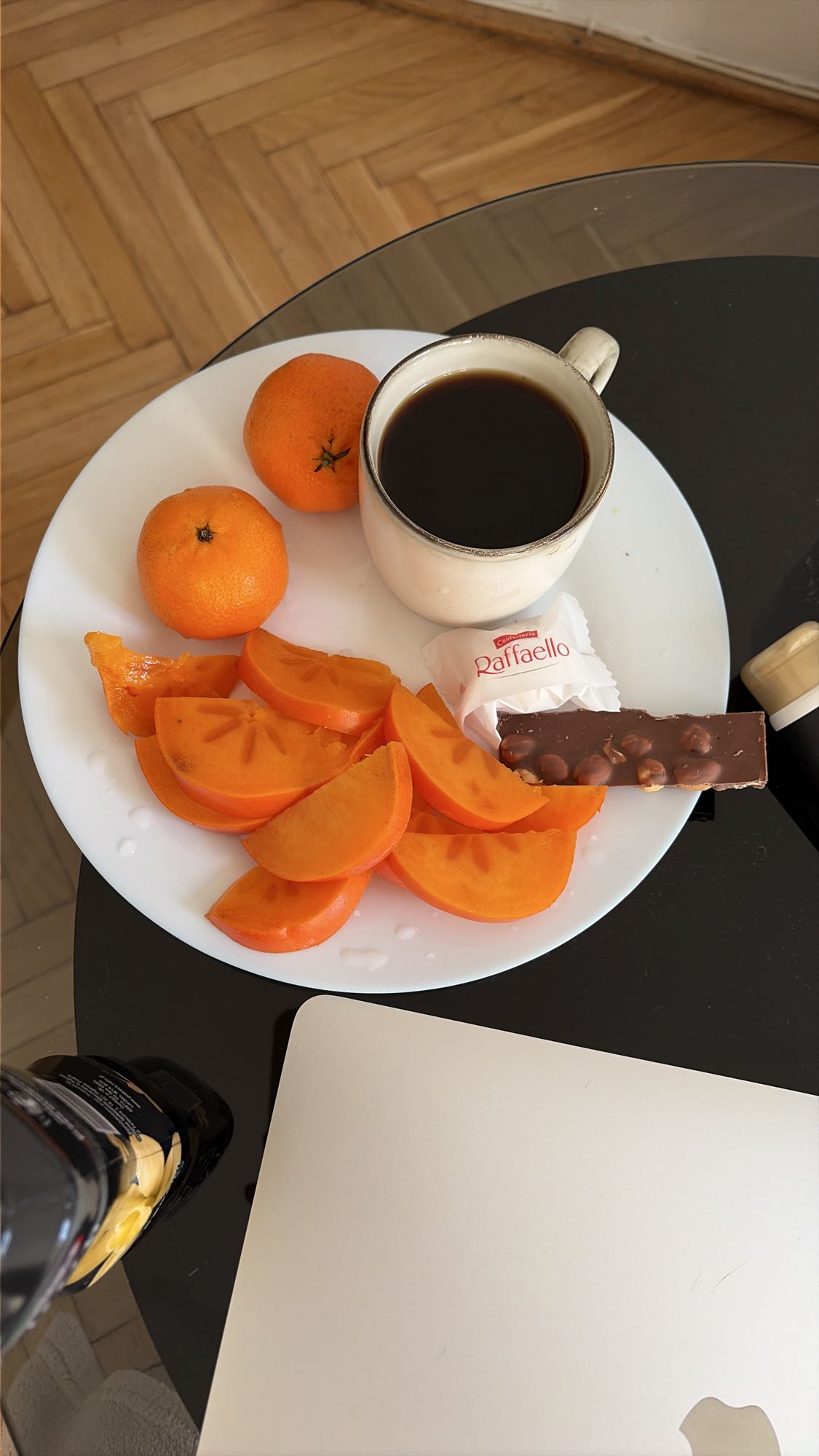 Фрукты и кофе