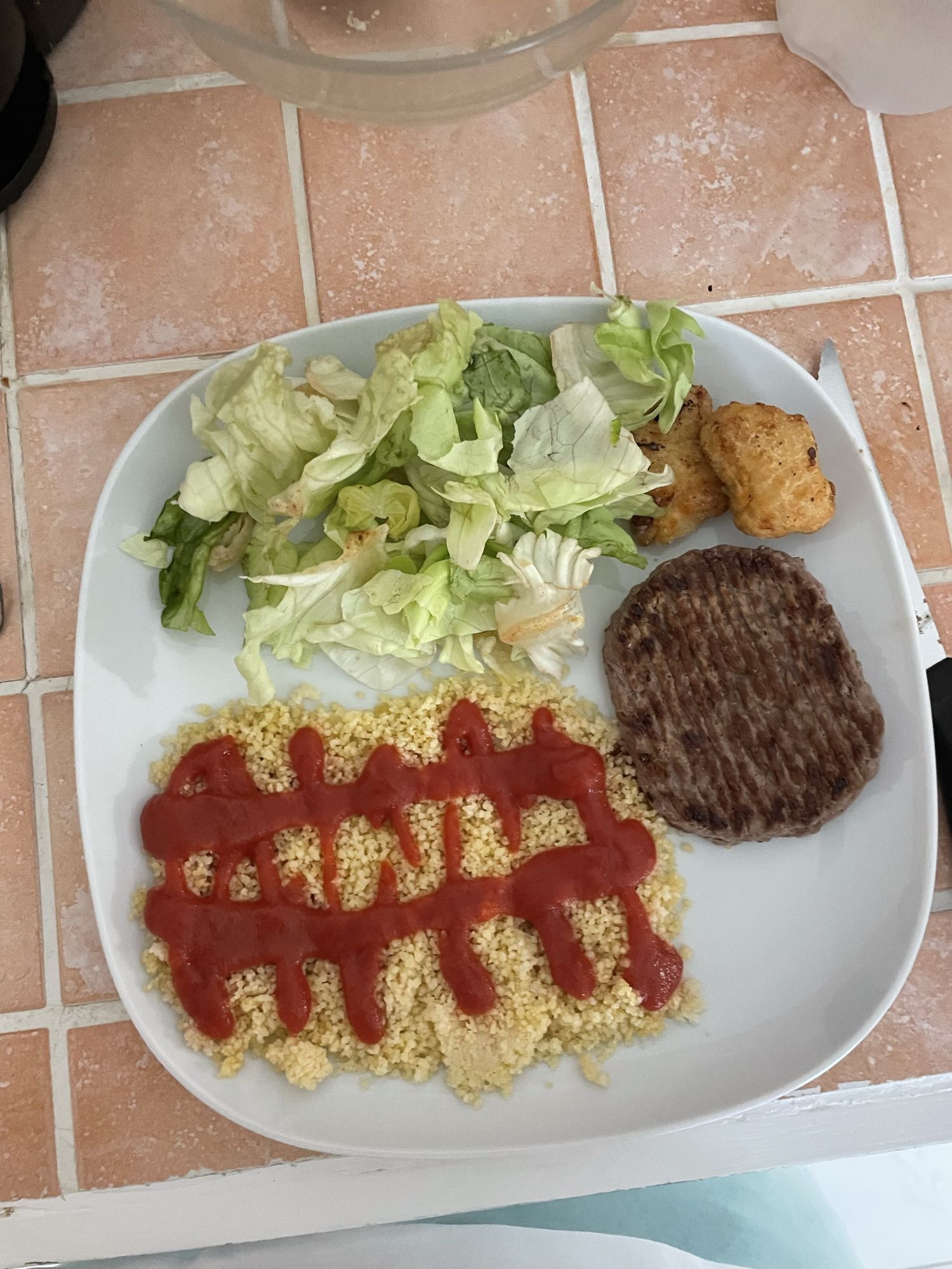 Assiette burger couscous