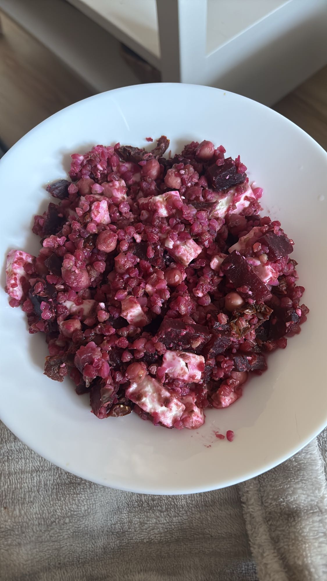 Sałatka z burakiem i fetą