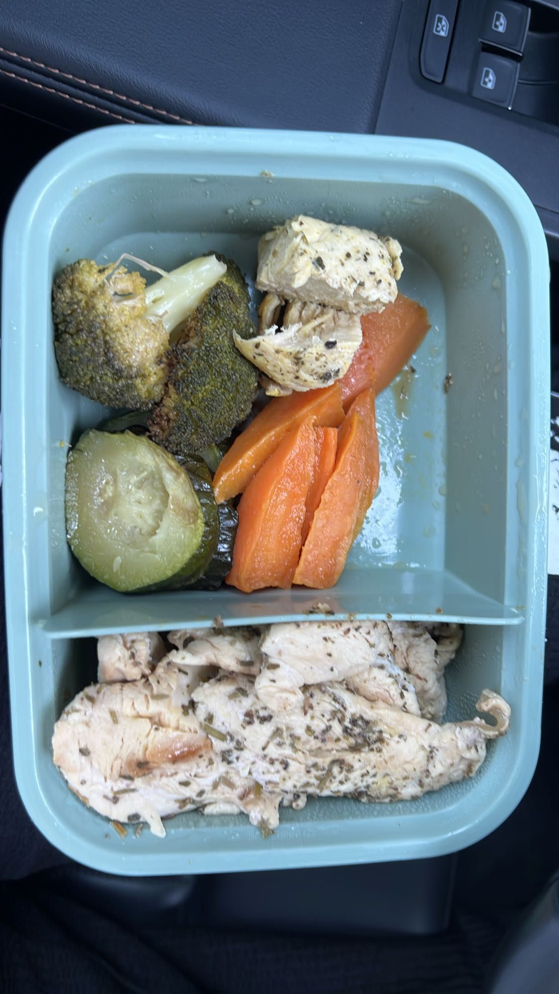 Tavuklu sebze kutusu