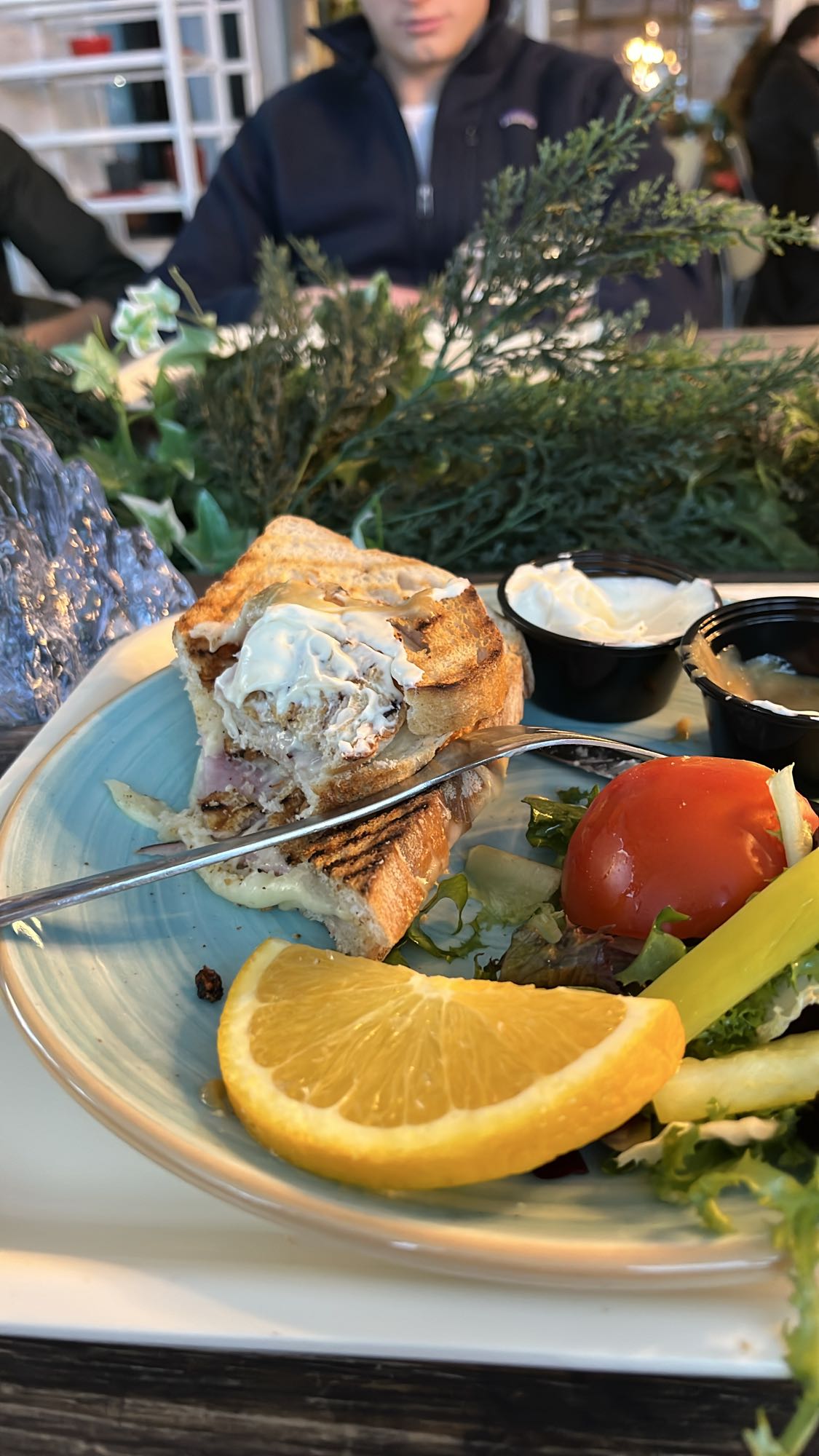 Grillad smörgås med sallad