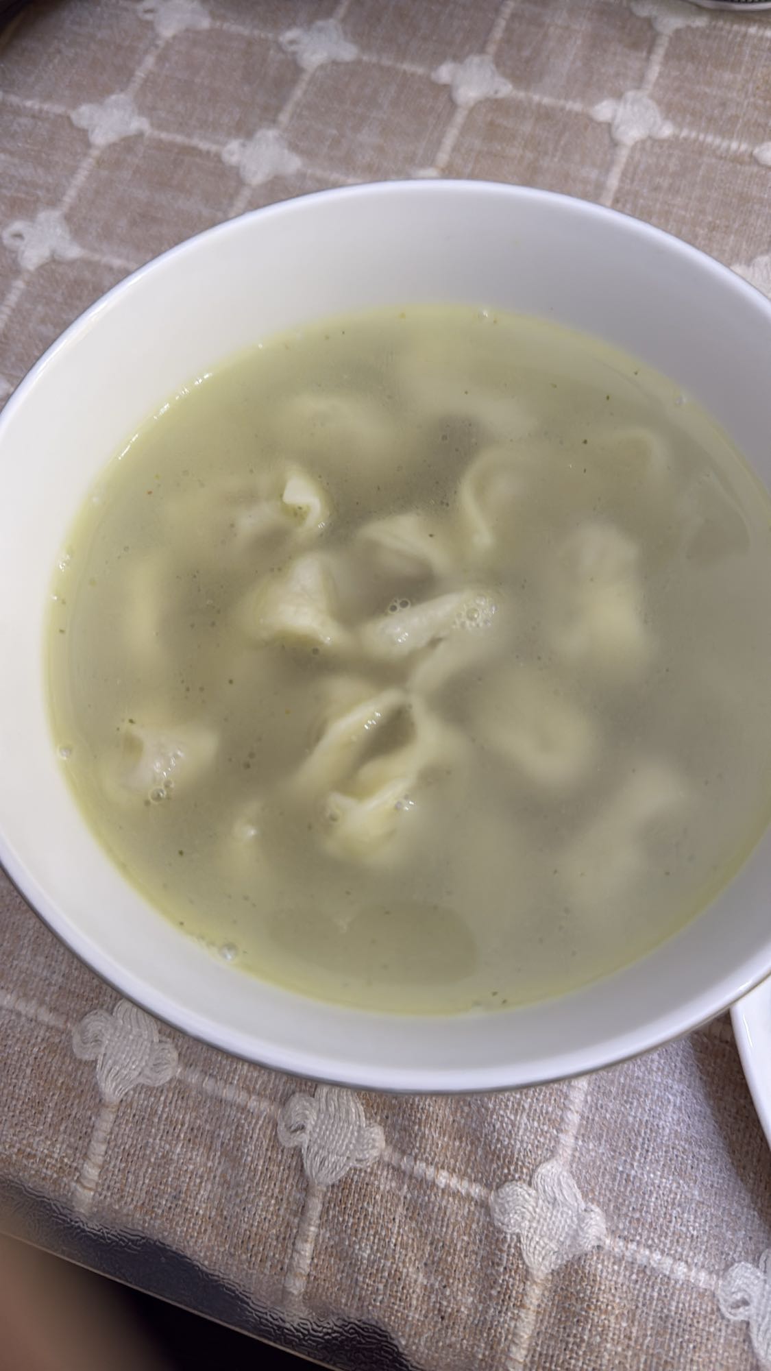 пельмени в бульоне