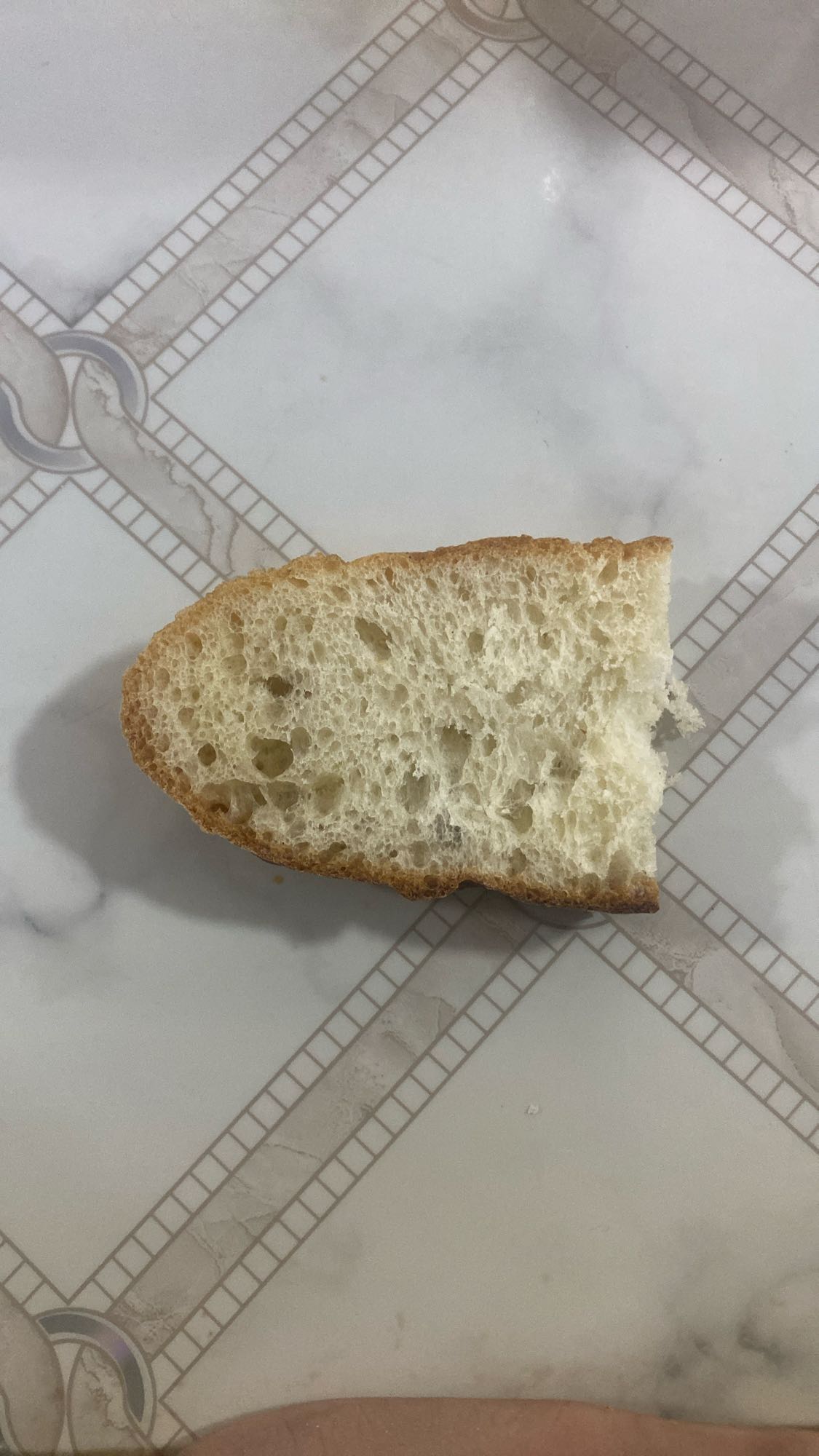 Кусок белого хлеба