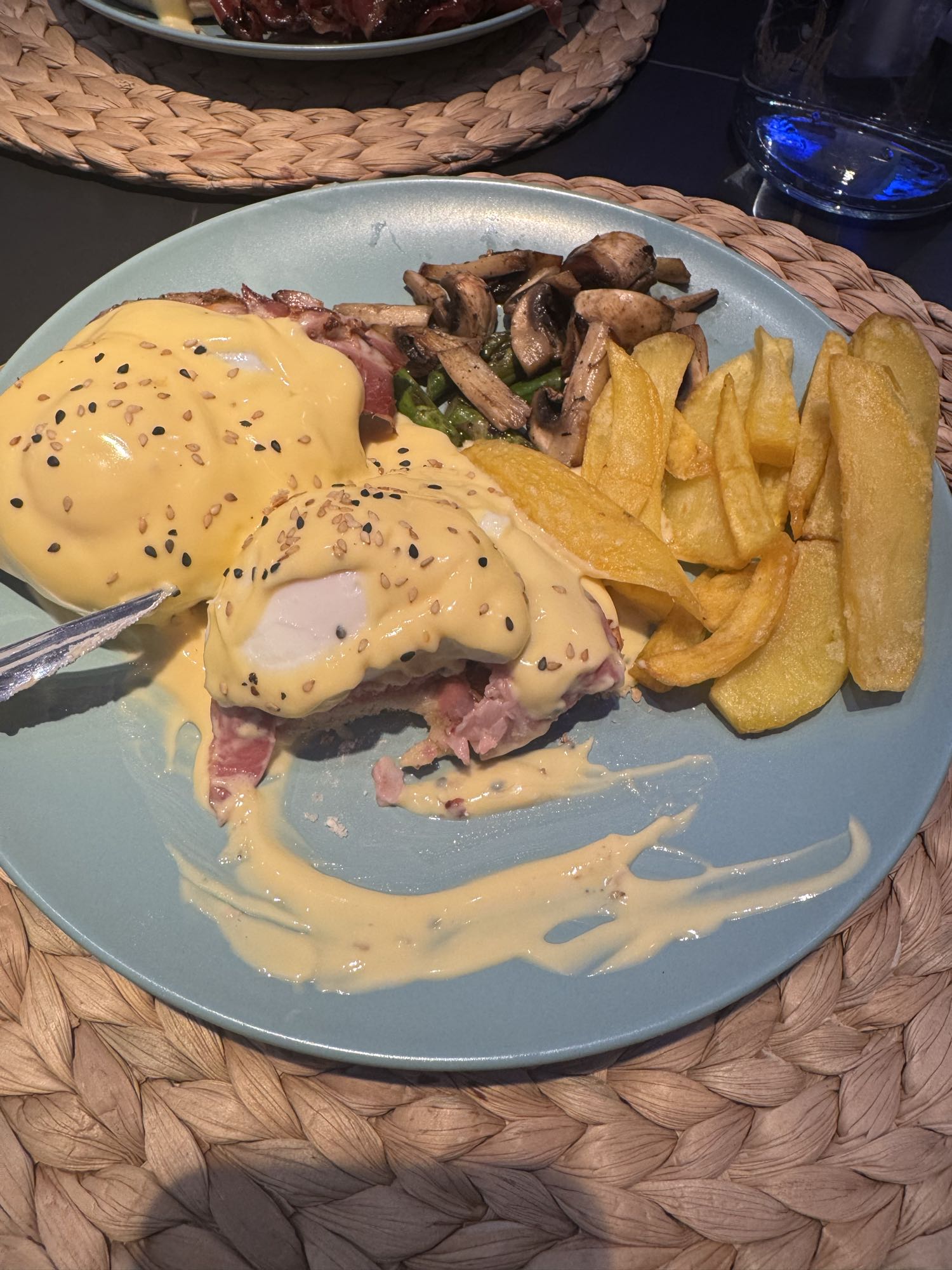 Huevos benedictinos con papas