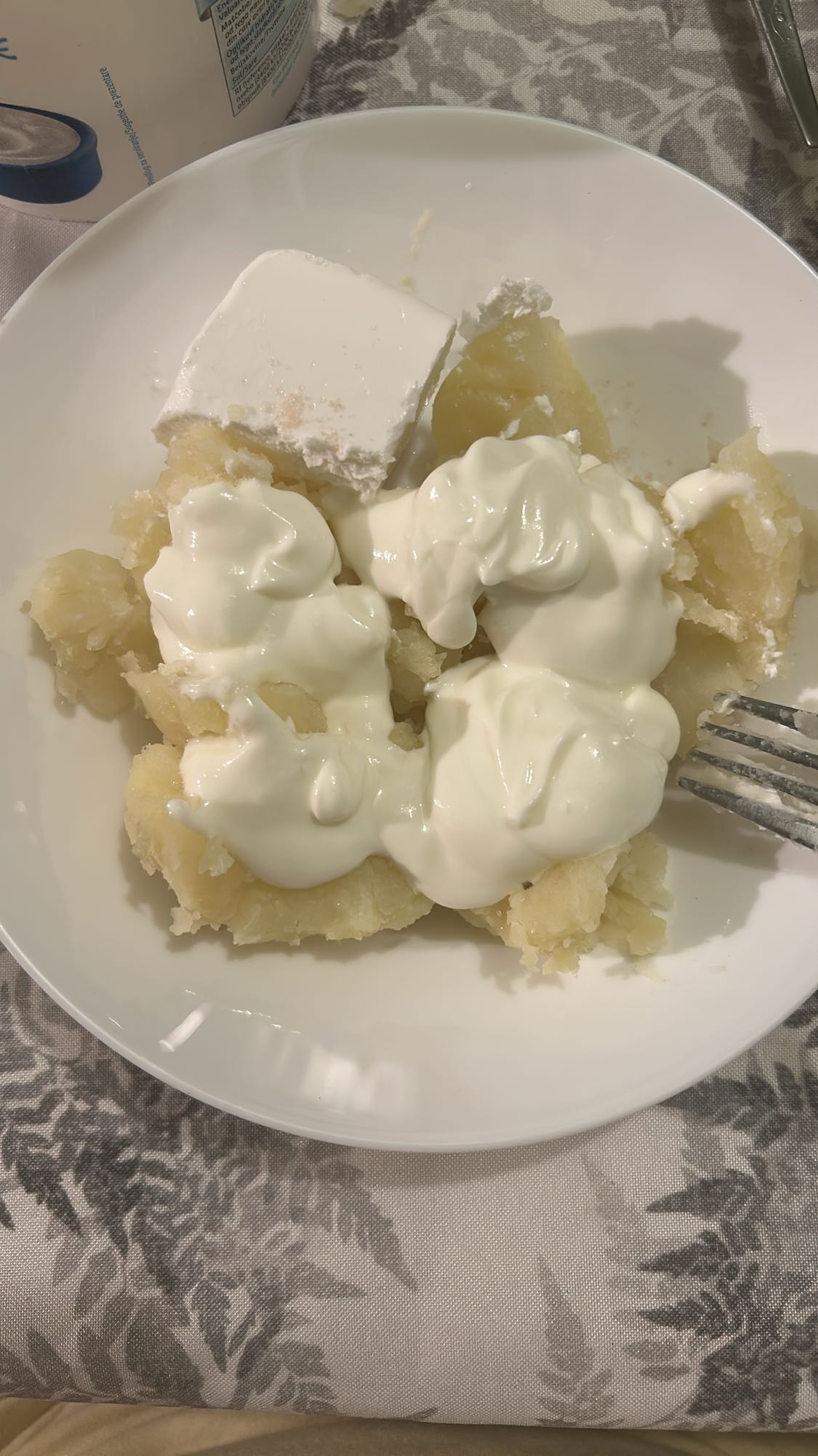 Cartofi cu brânză și smântână