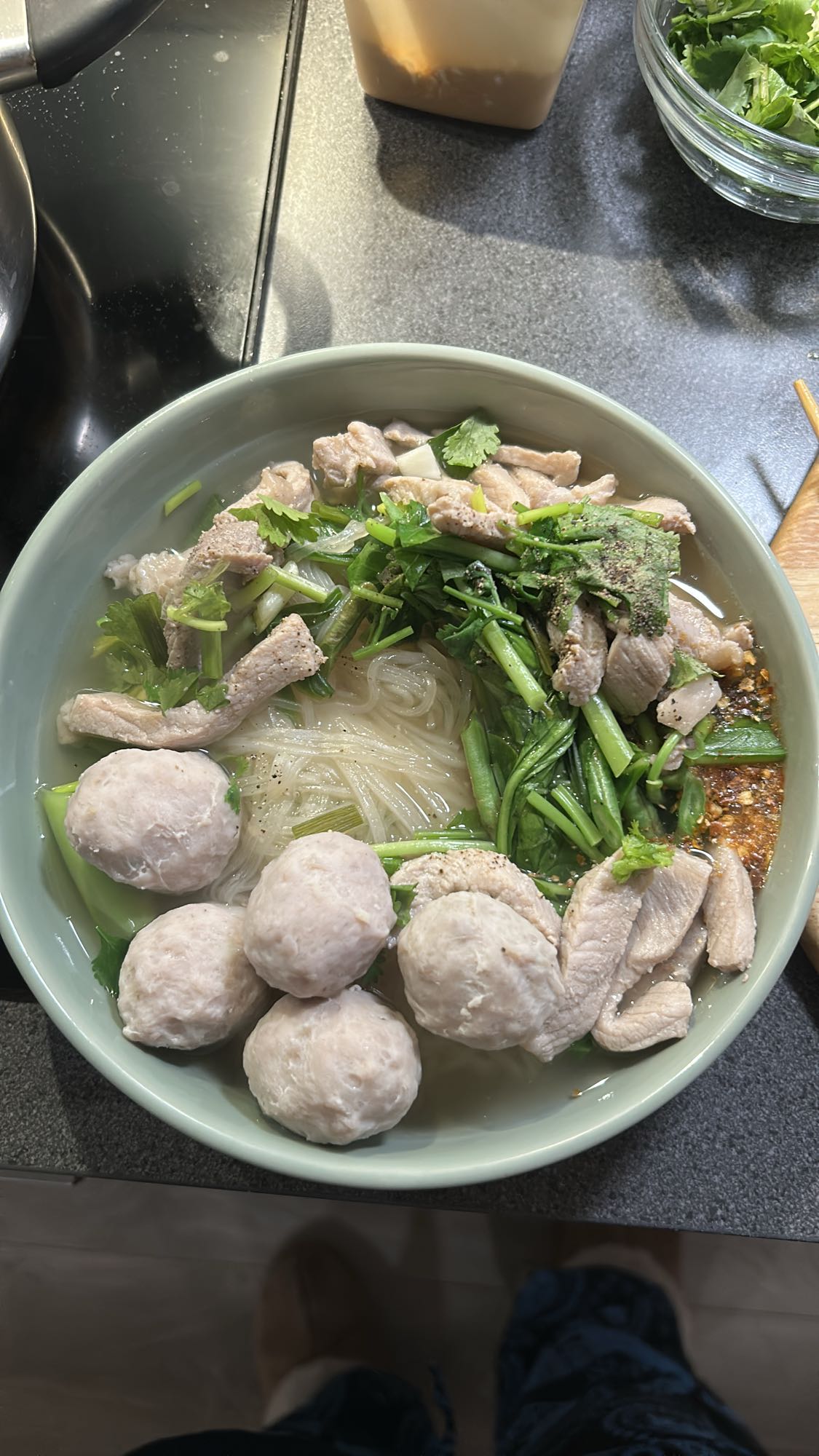 Risnudelsuppe med svin