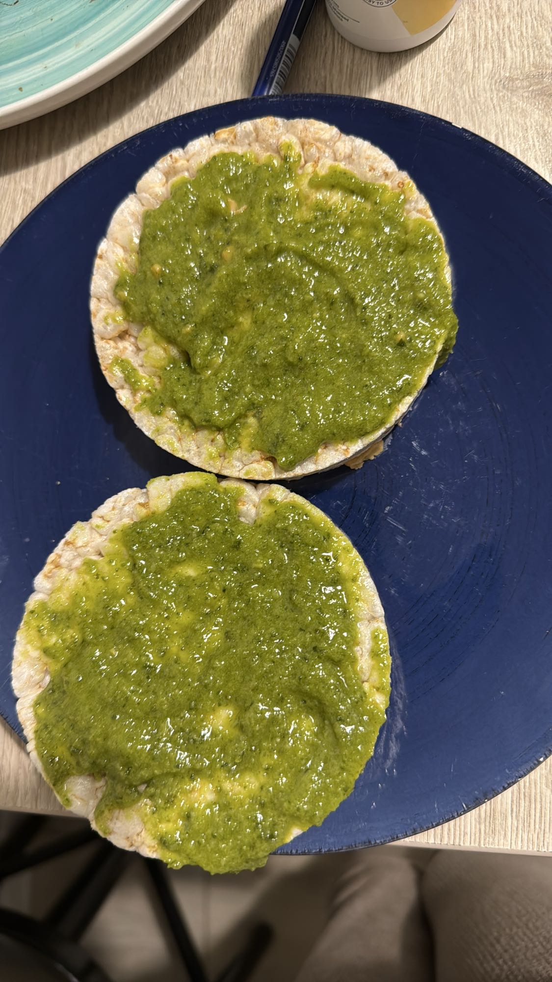 Wafle ryżowe z pesto