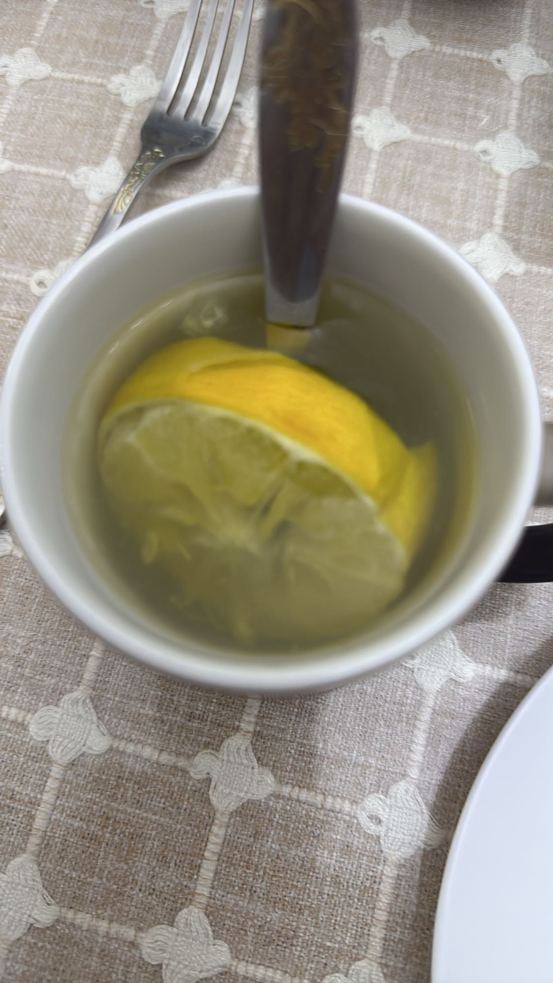 горячая вода с лимоном