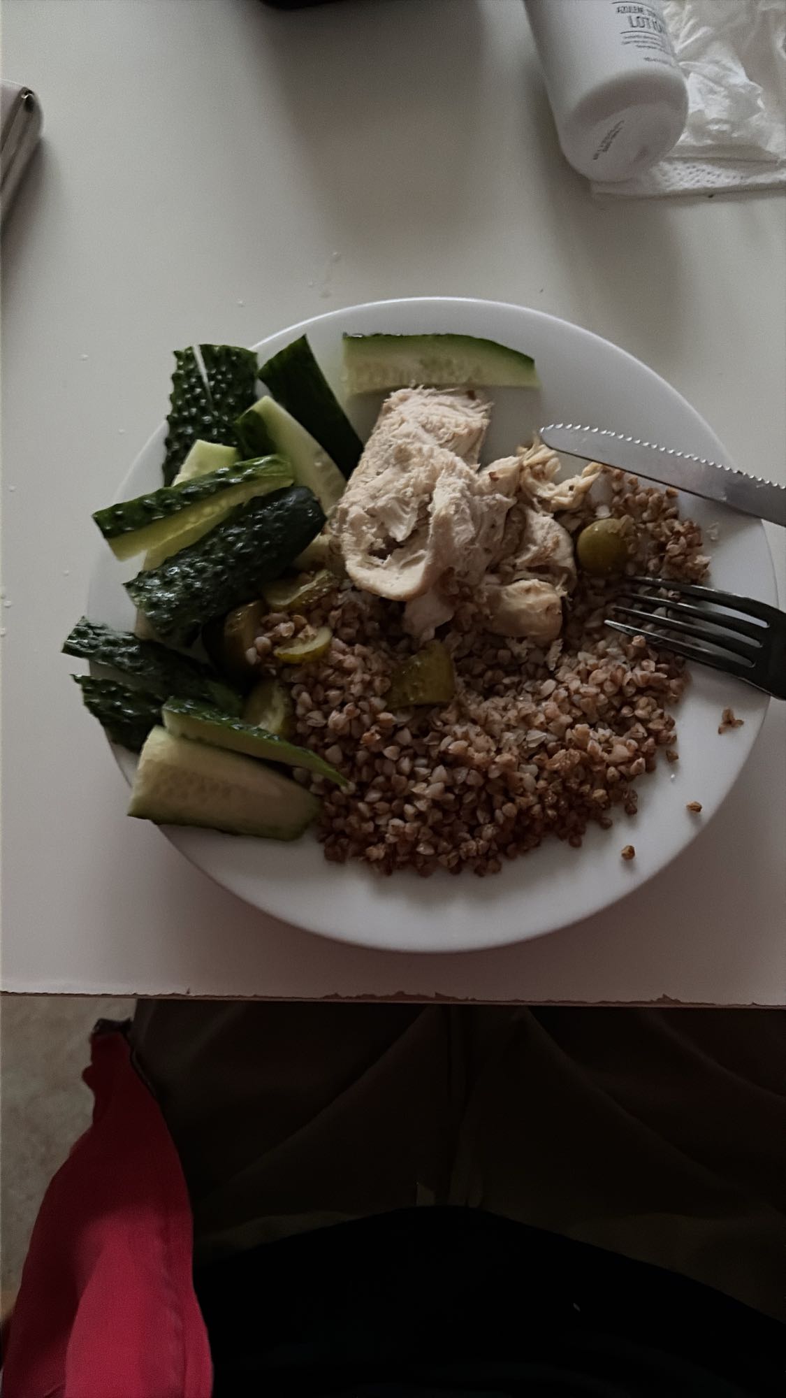 гречка с курицей и огурцом