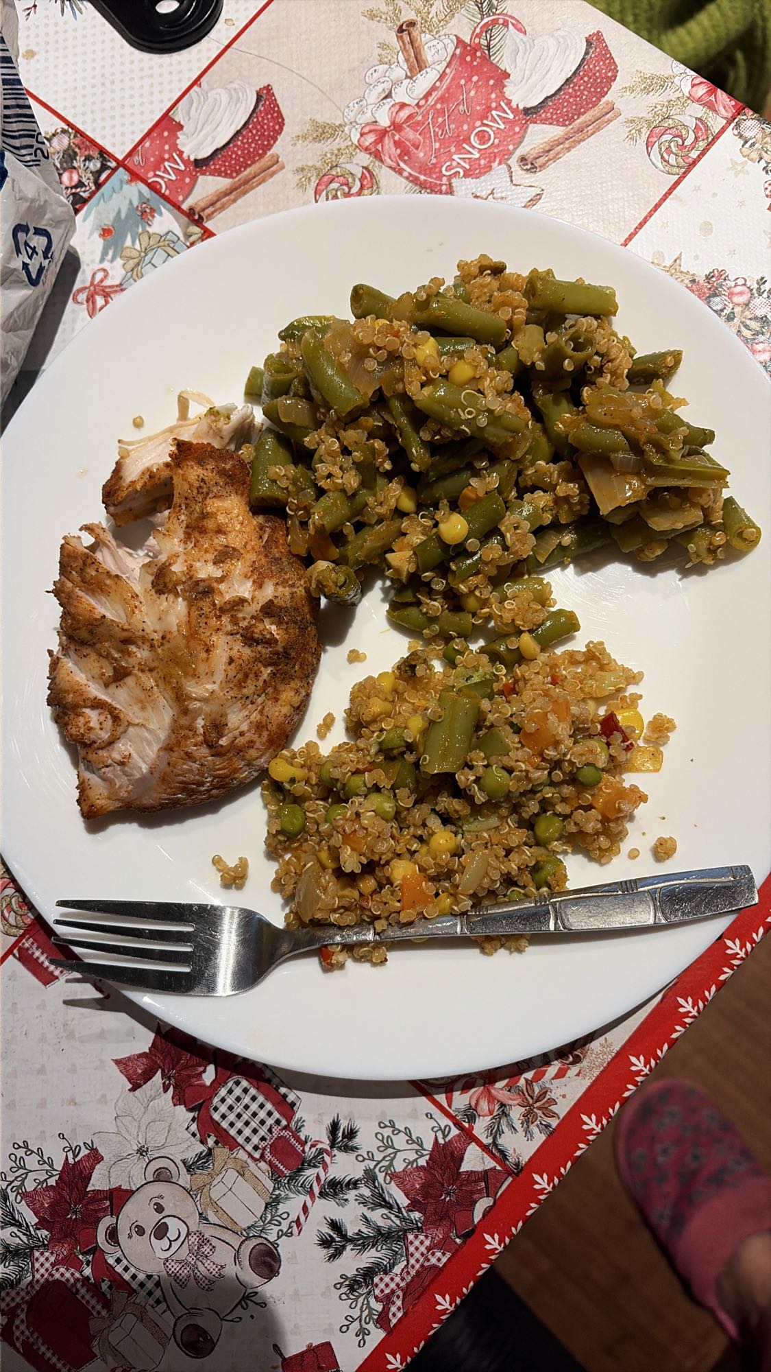 Piept de curcan cu quinoa și păstăi