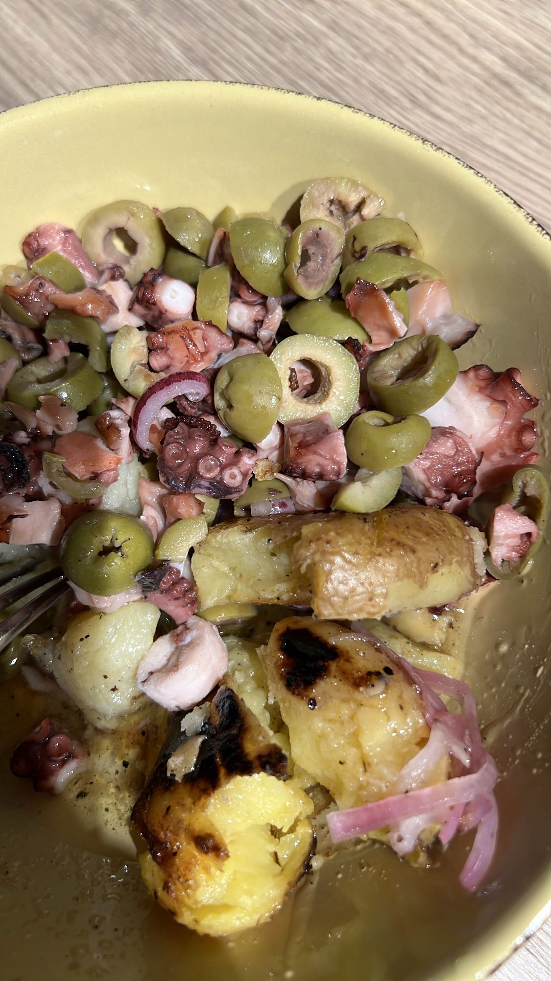 Salată cu caracatiță