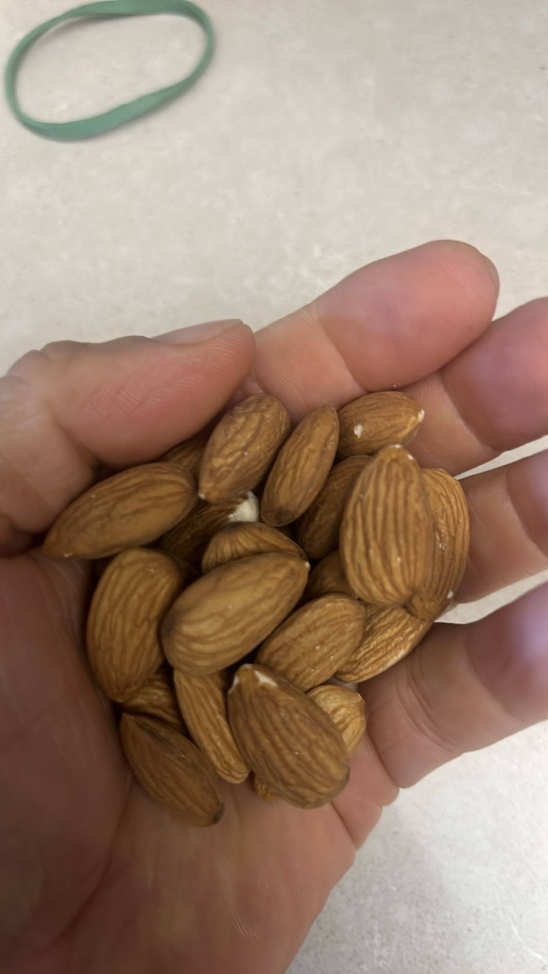 Badem atıştırmalığı