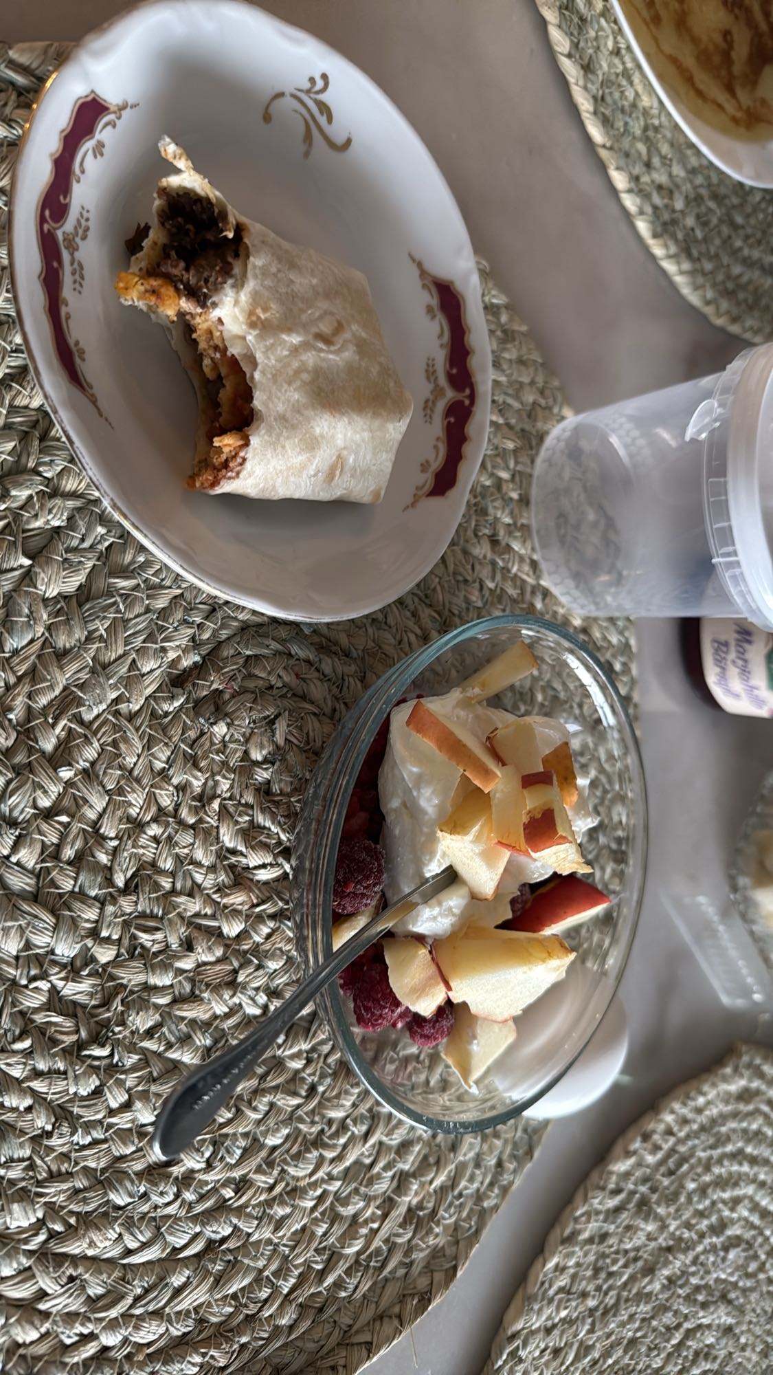 Wrap och yoghurtfrukt