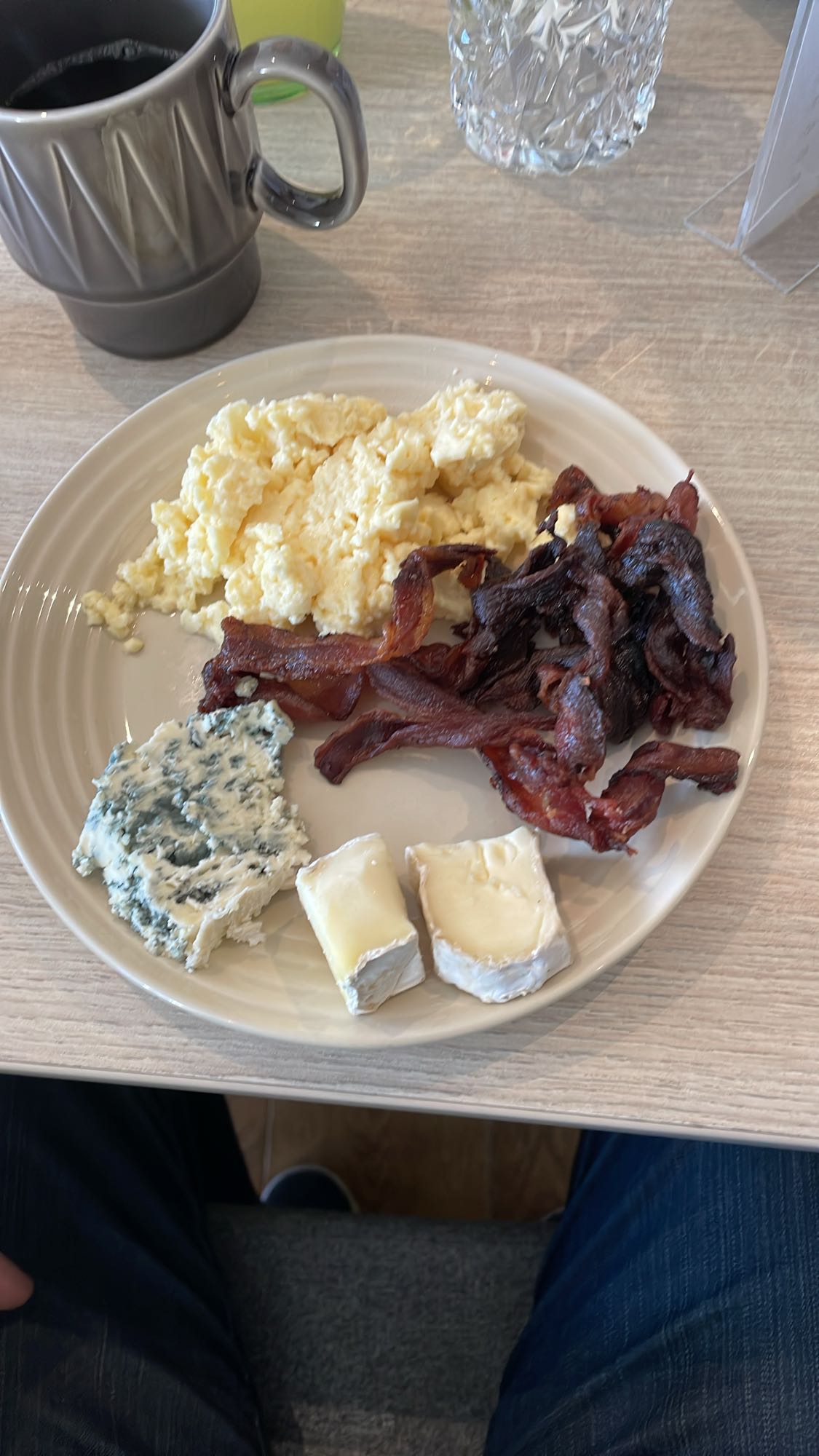 Ost, bacon och äggröra