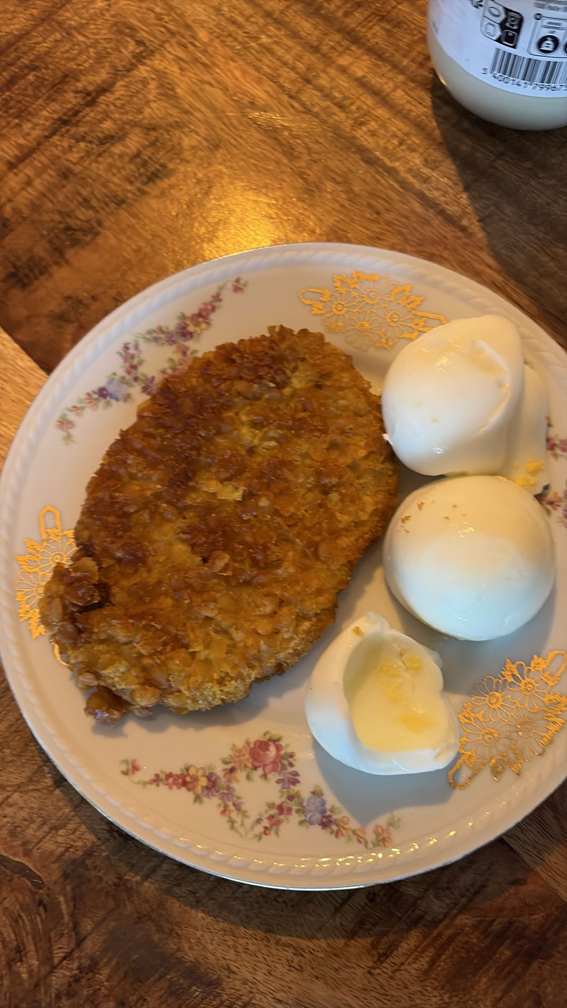 Gekookte eieren met schnitzel