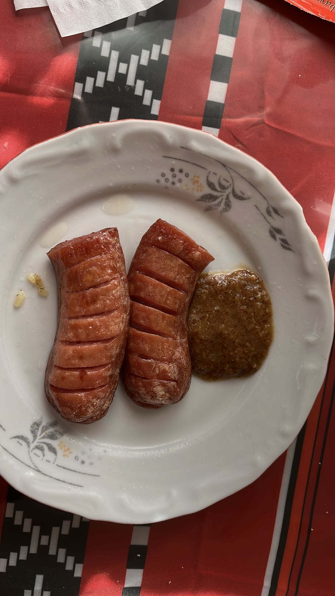 Наденица с горчица