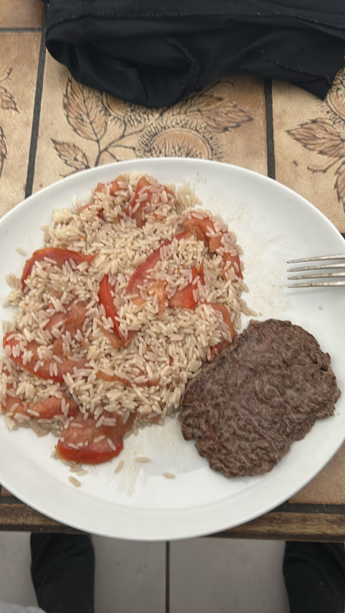 Riz, tomate et steak