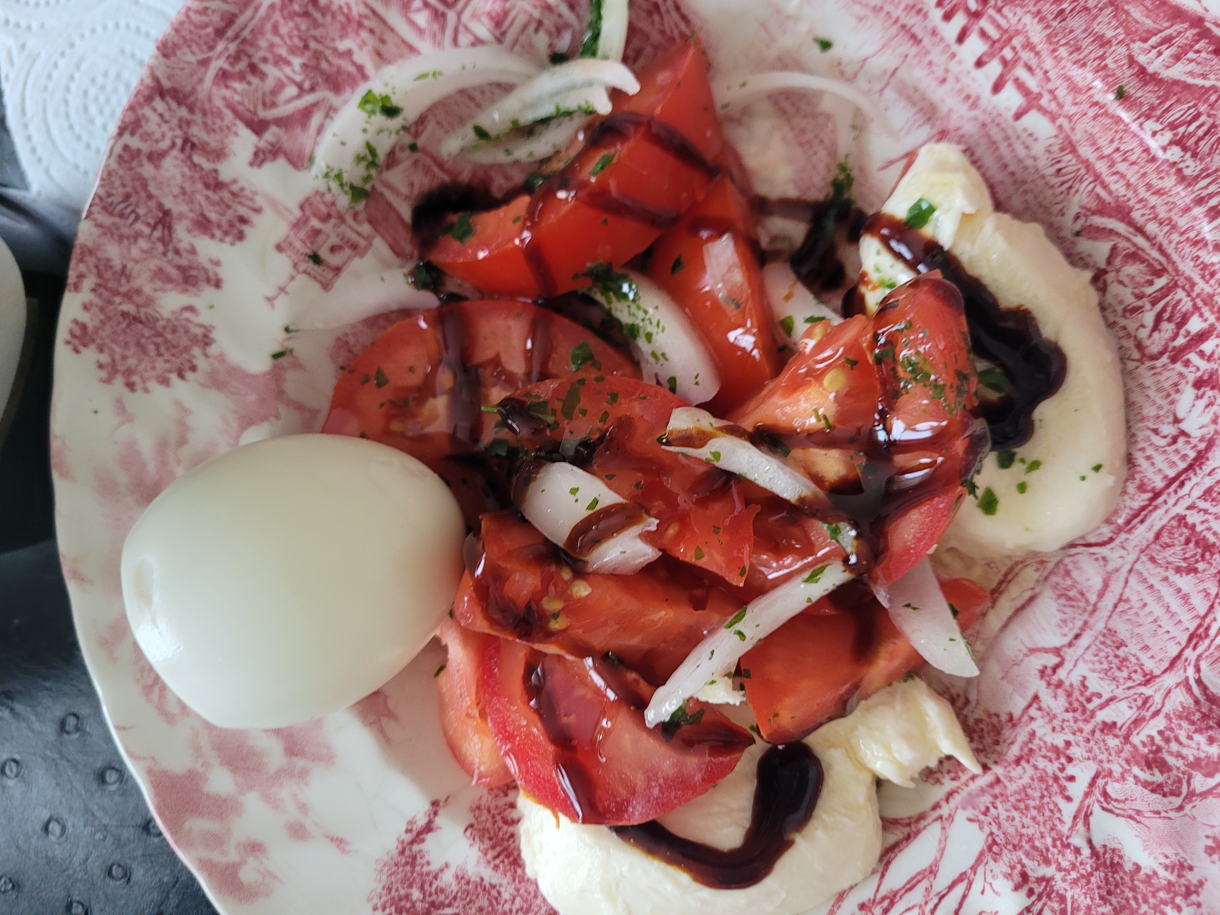 Salade tomate mozzarella œuf