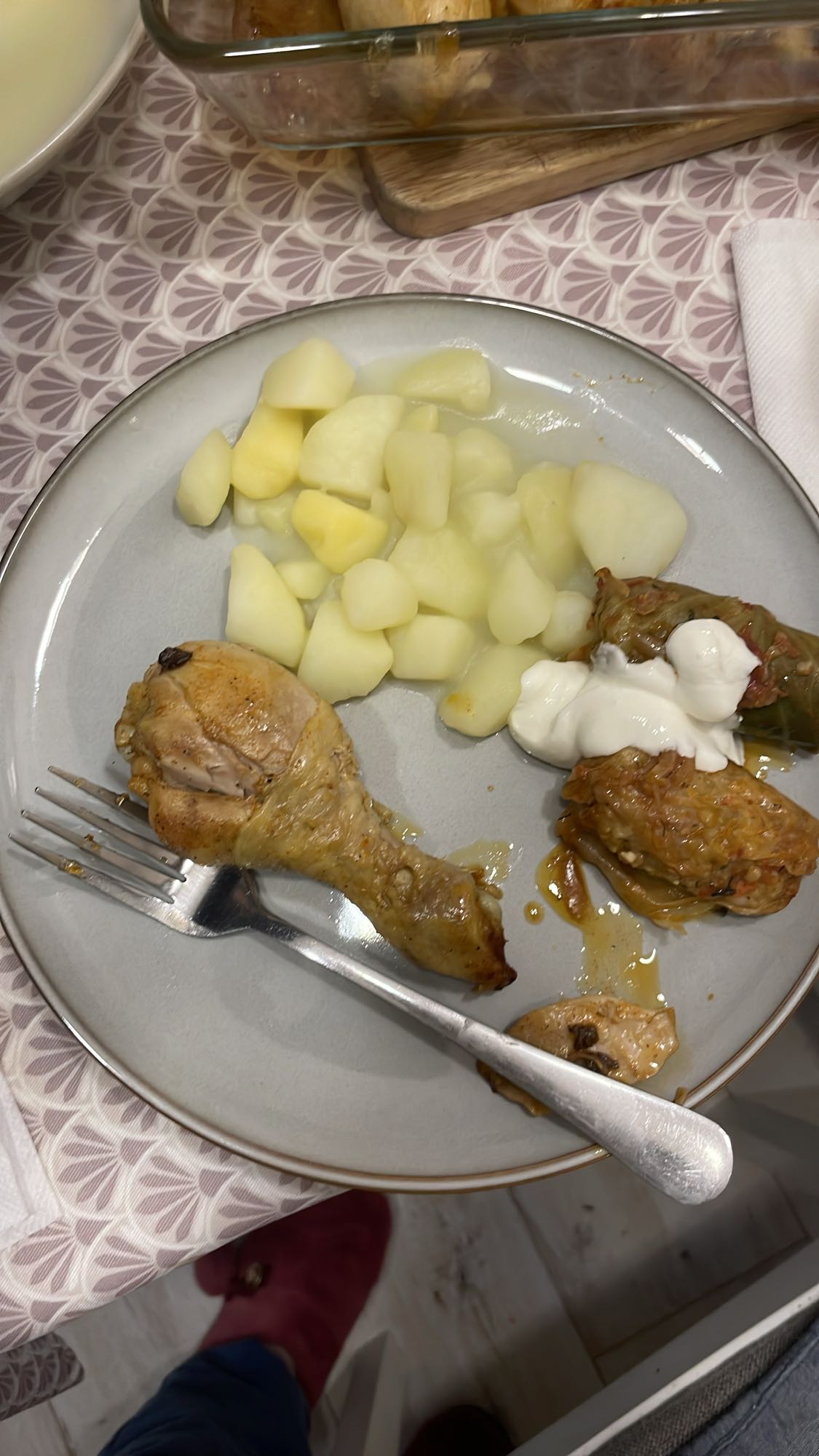 Pui cu cartofi și ardei umpluți