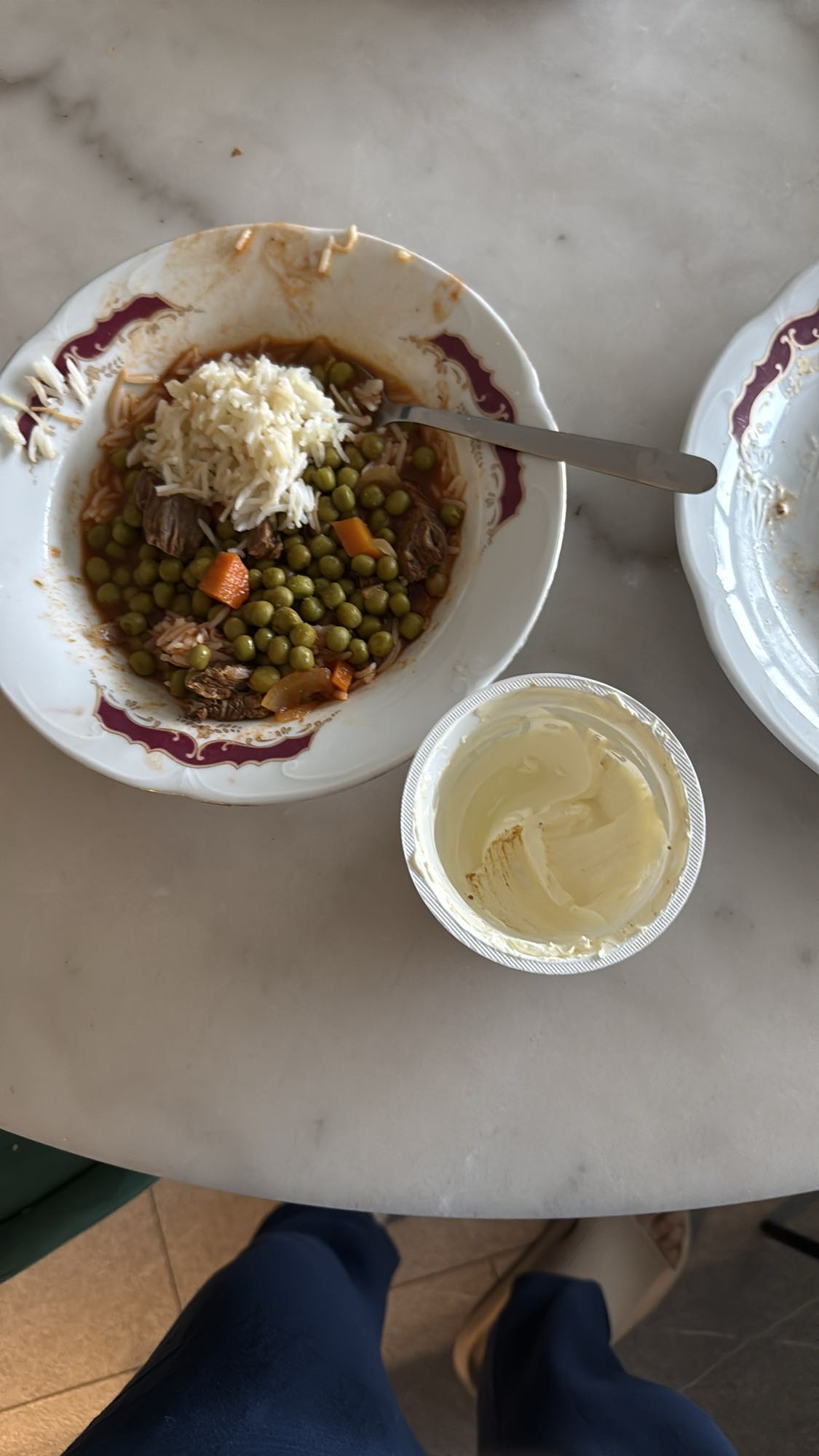 Köttgryta med ris och yoghurt