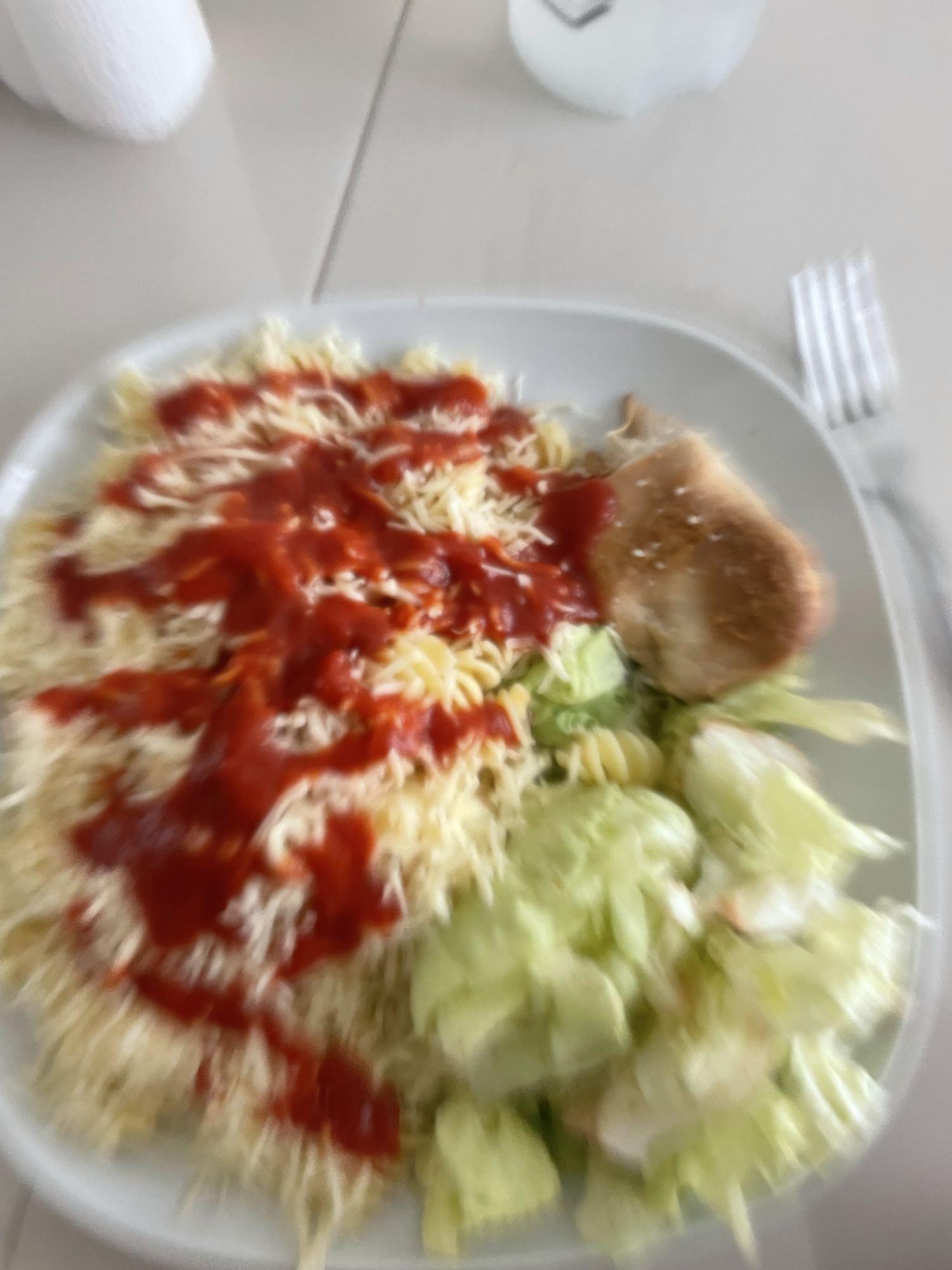 Pâtes, poulet, salade