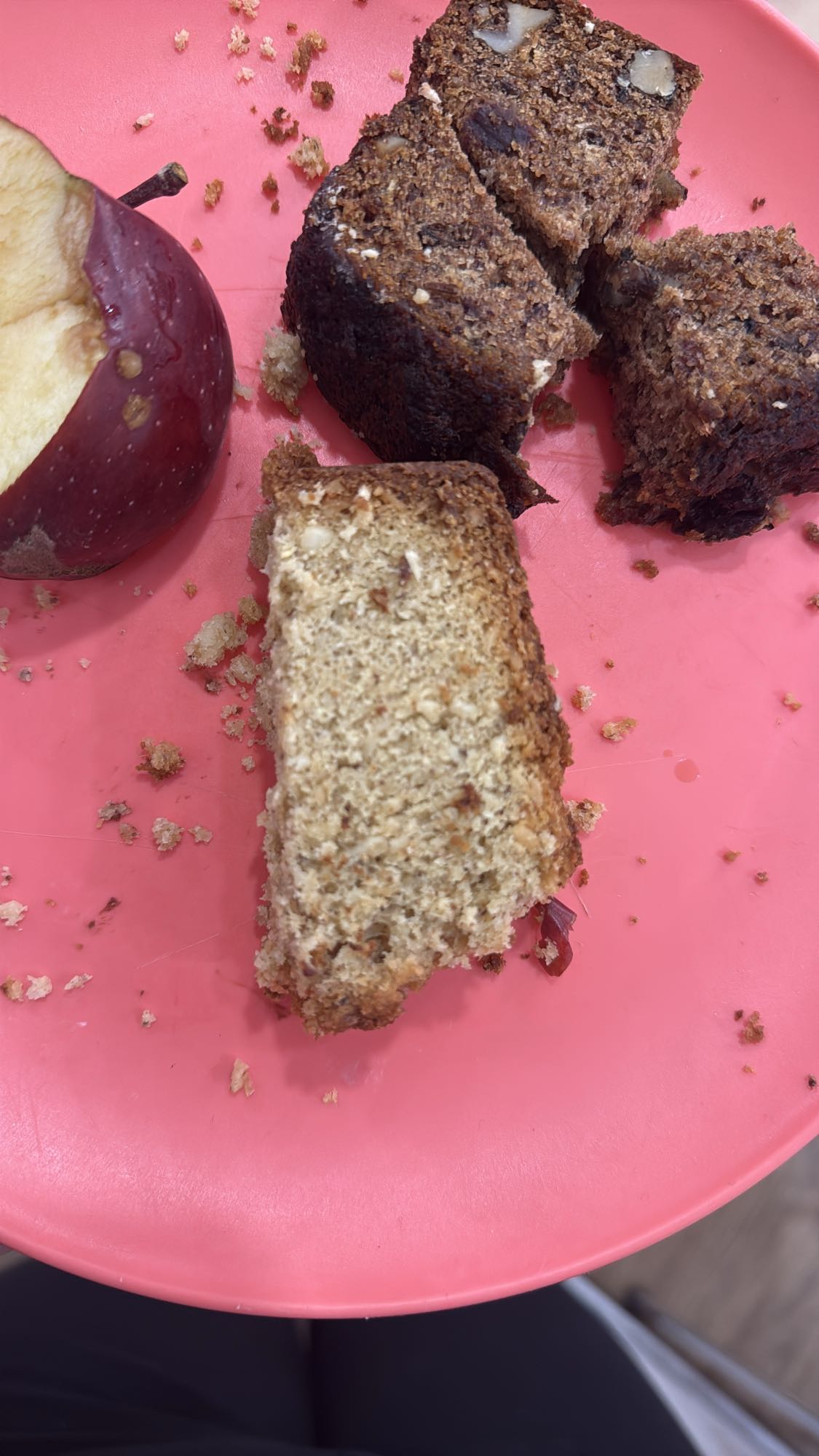 яблоко и ореховый кекс