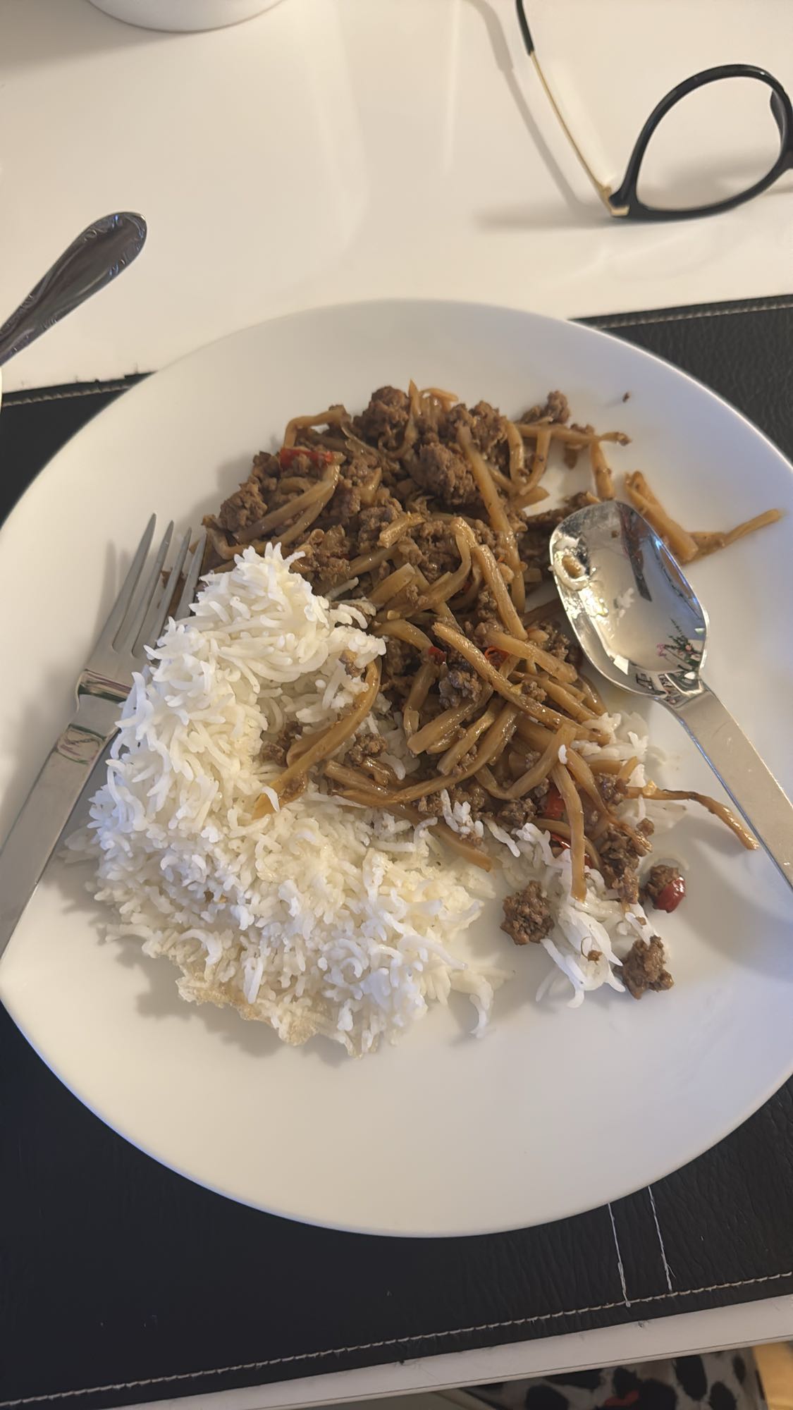 Ris med köttfärs och bambu