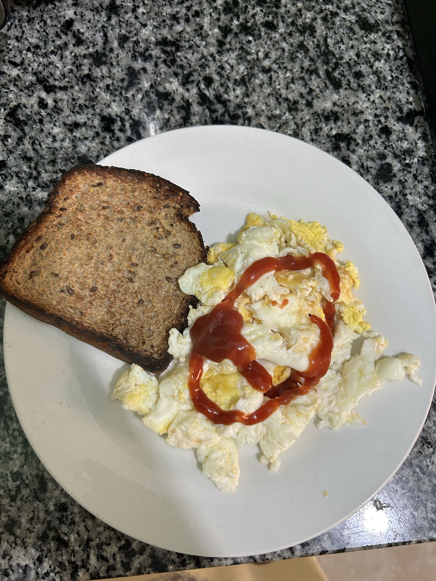 Huevos con pan integral