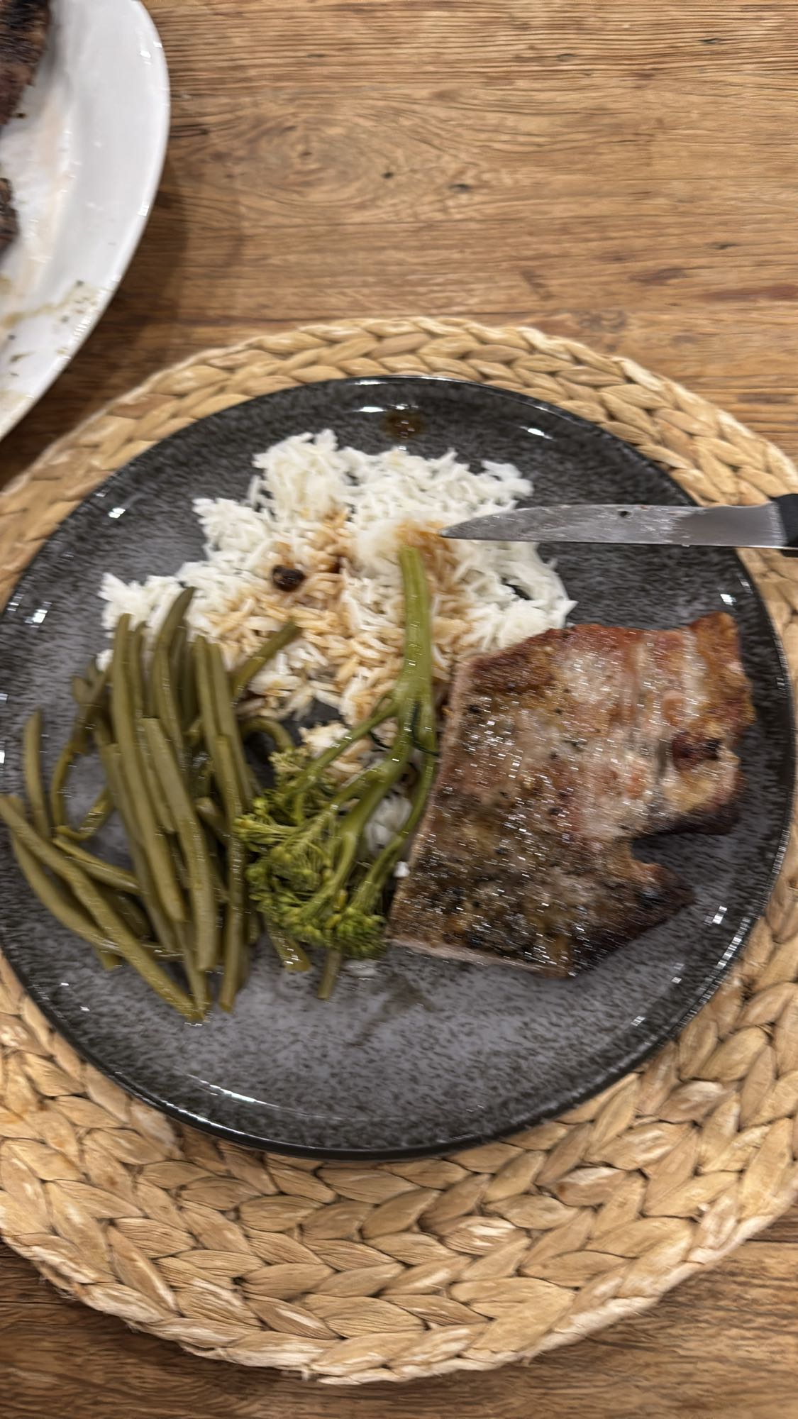 Reis mit Gemüse und Fleisch