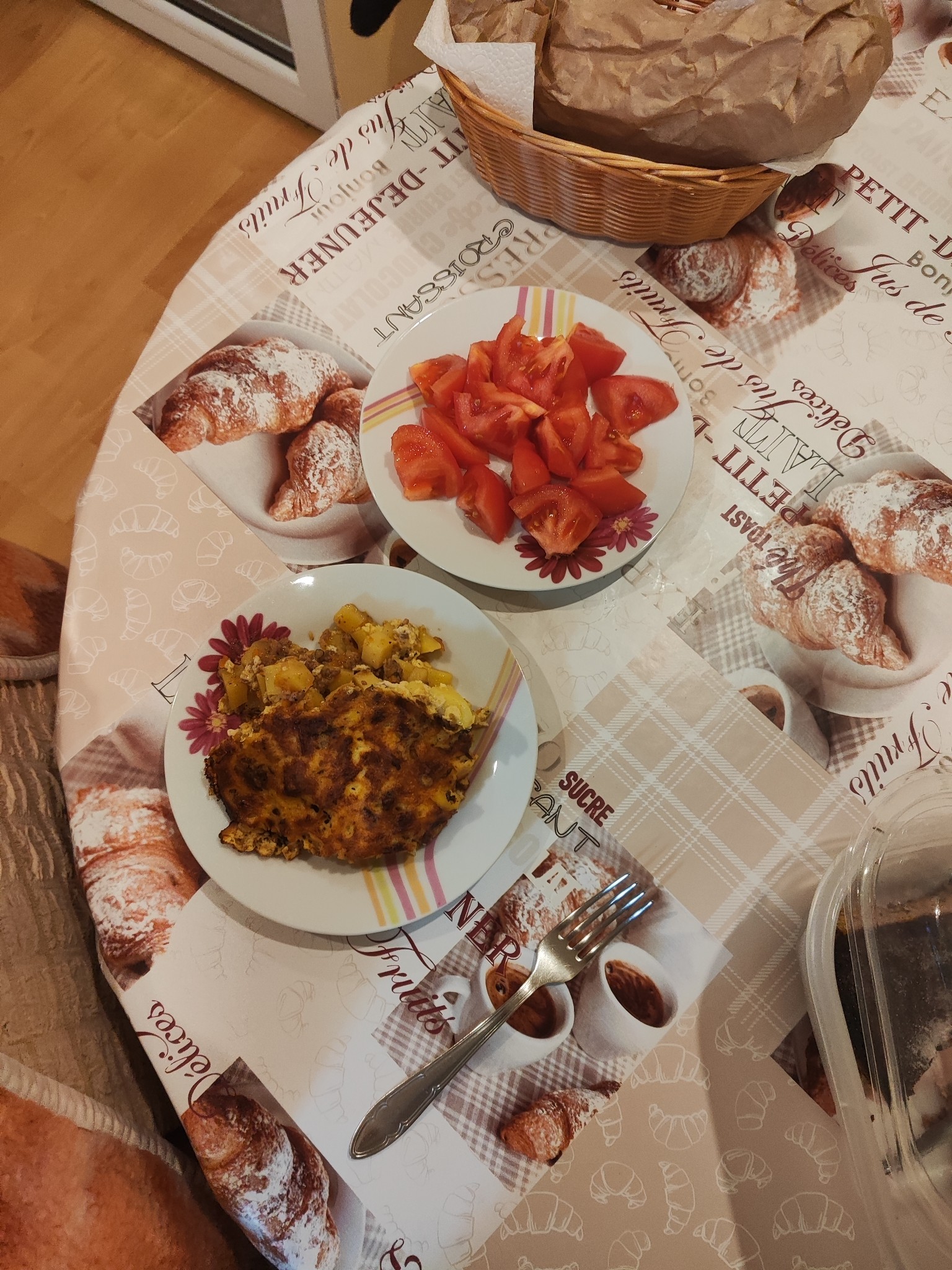 Omelette with tomatoes