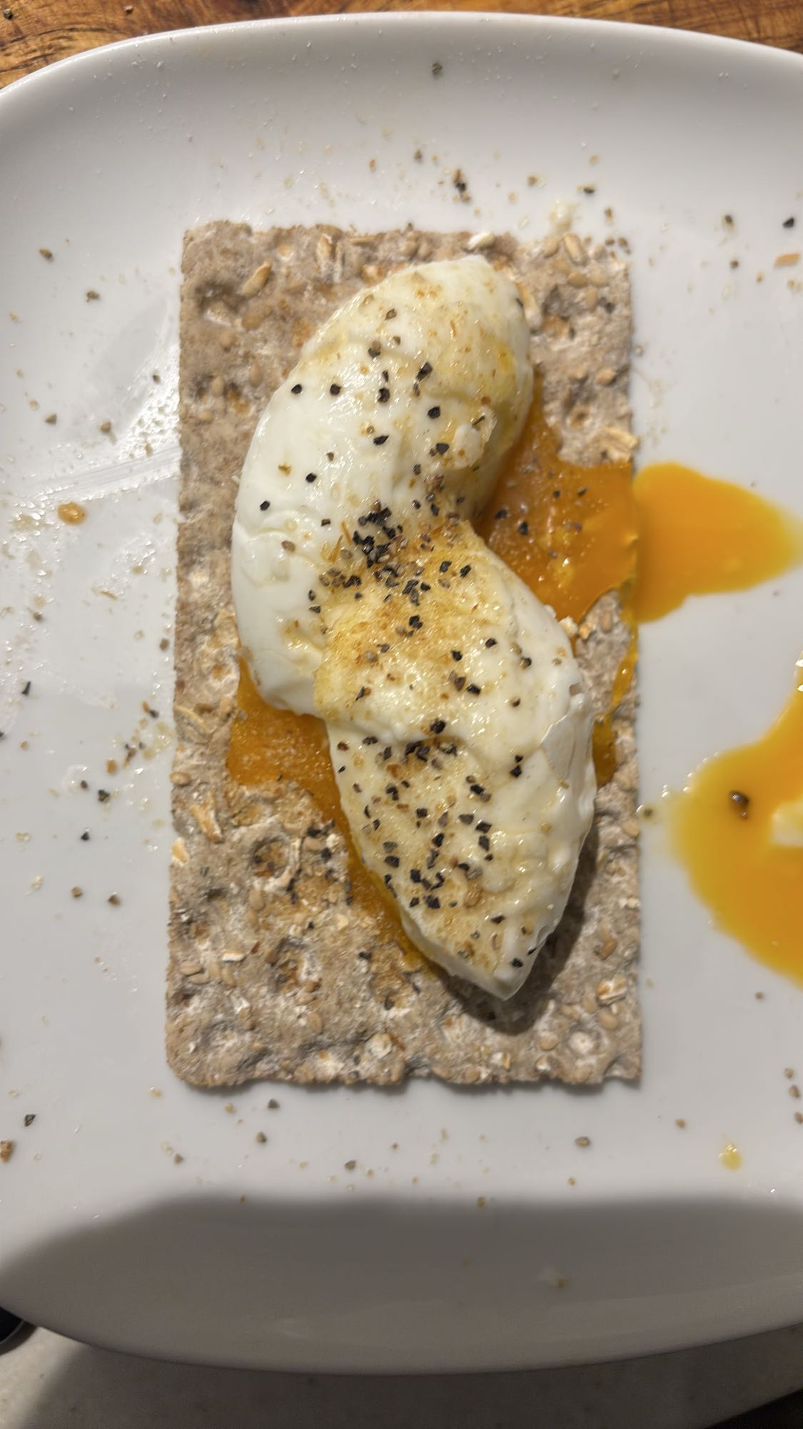 Knekkebrød med egg