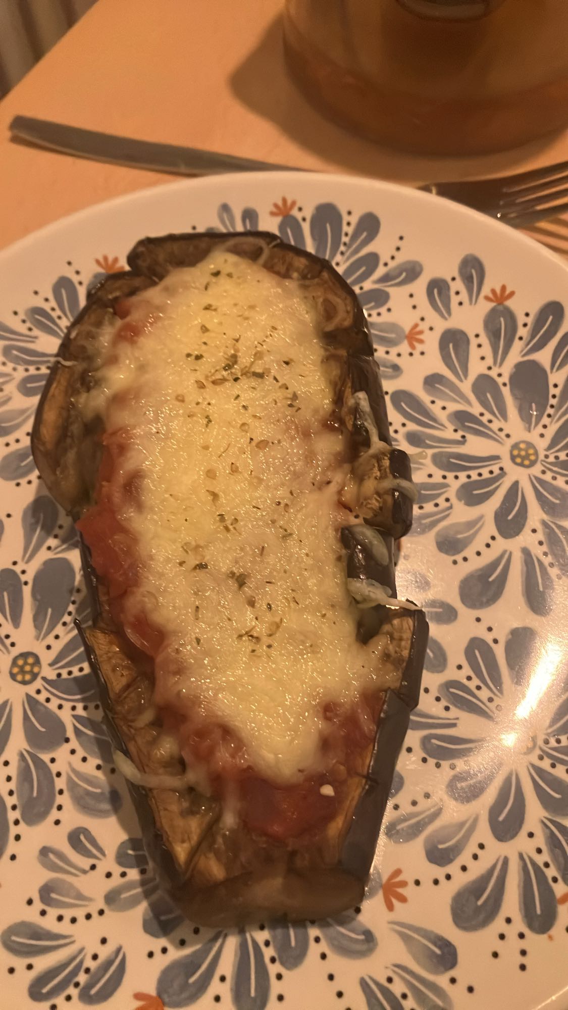 Berinjela recheada gratinada