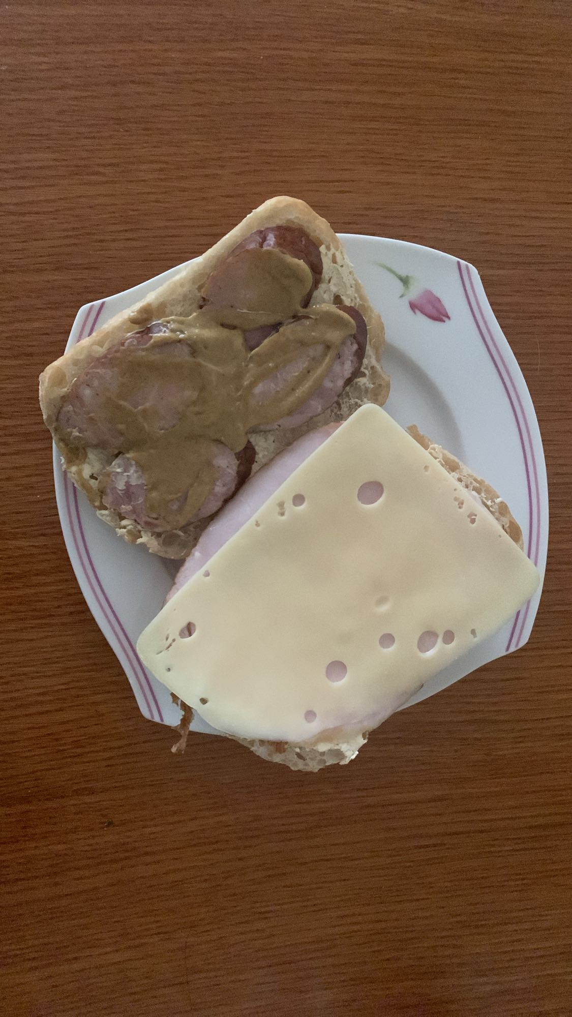 Kanapka z serem i masłem orzechowym