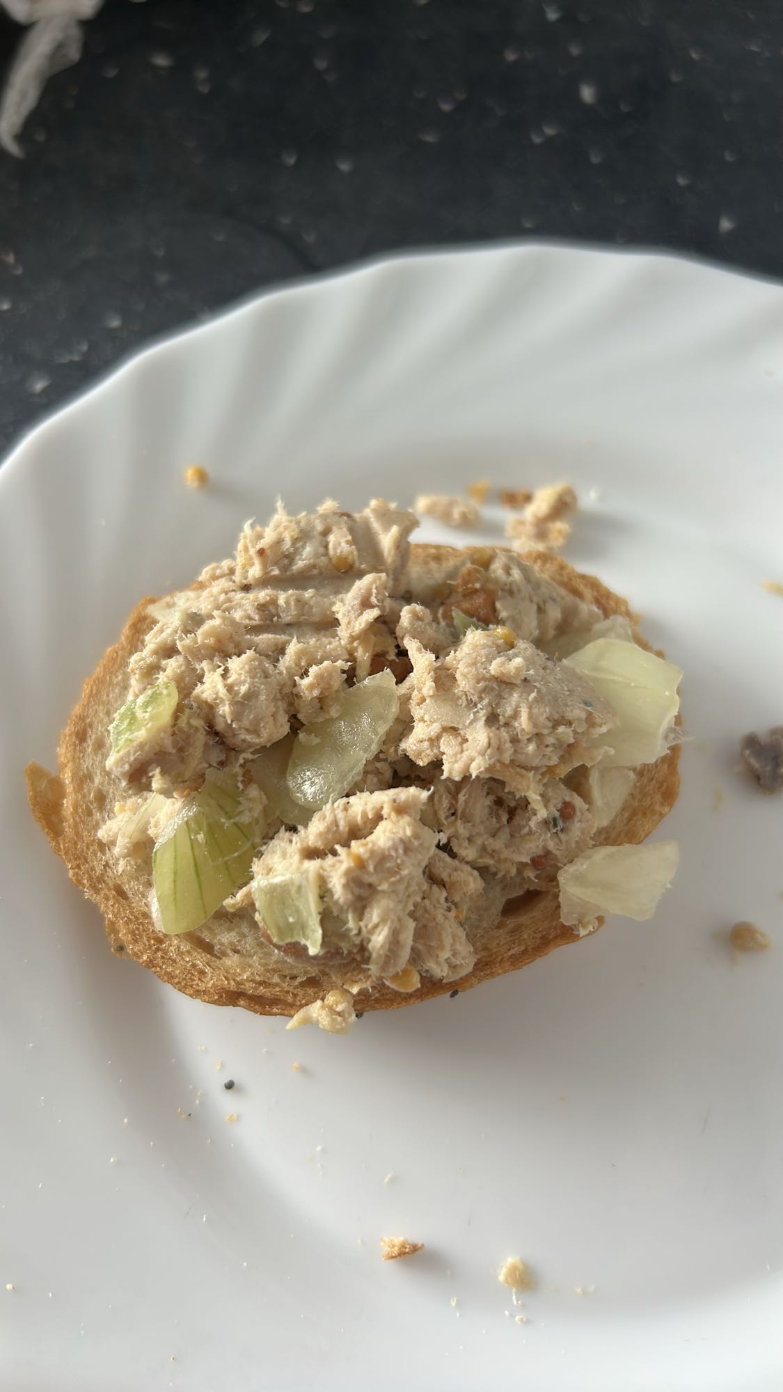 Grzanka z tuńczykiem