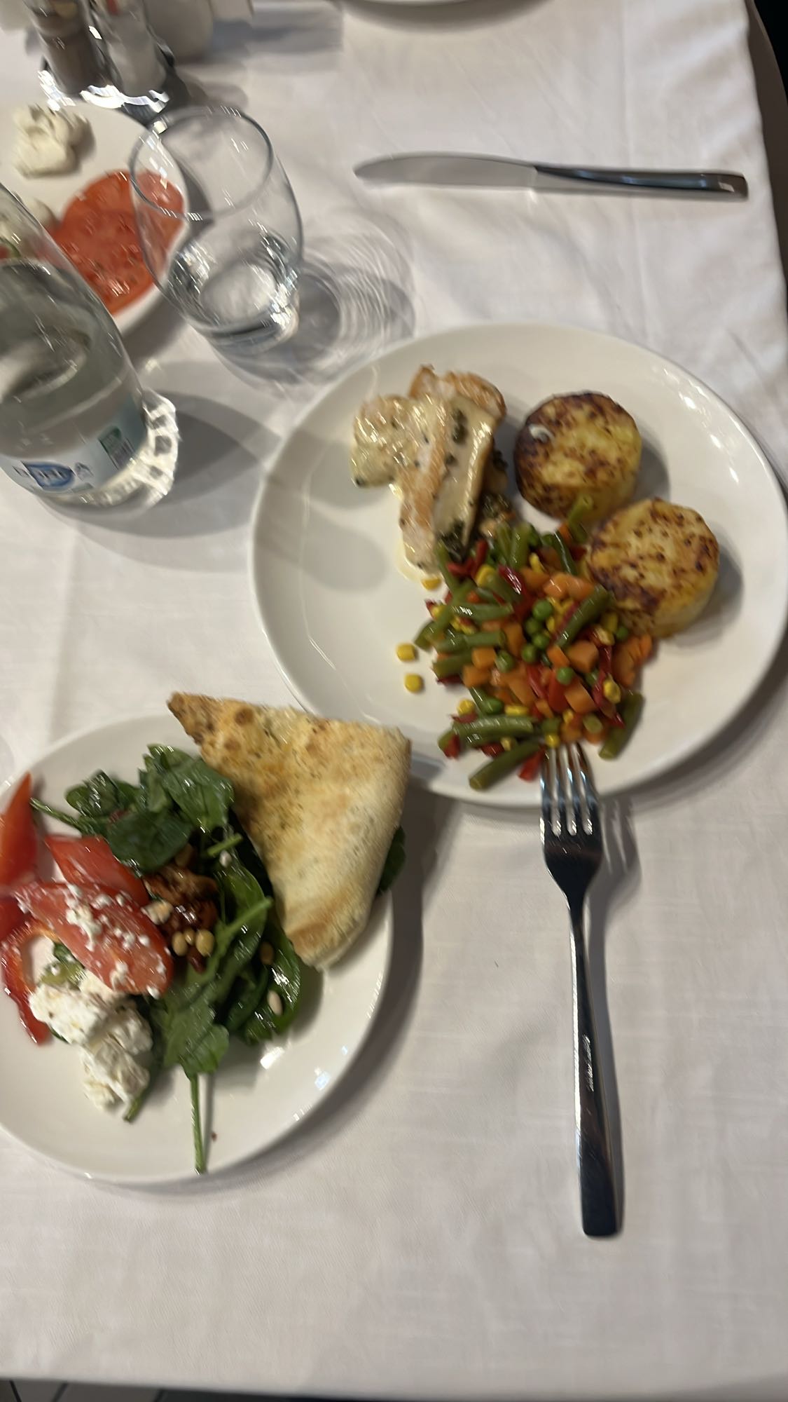 Pui cu legume și salată