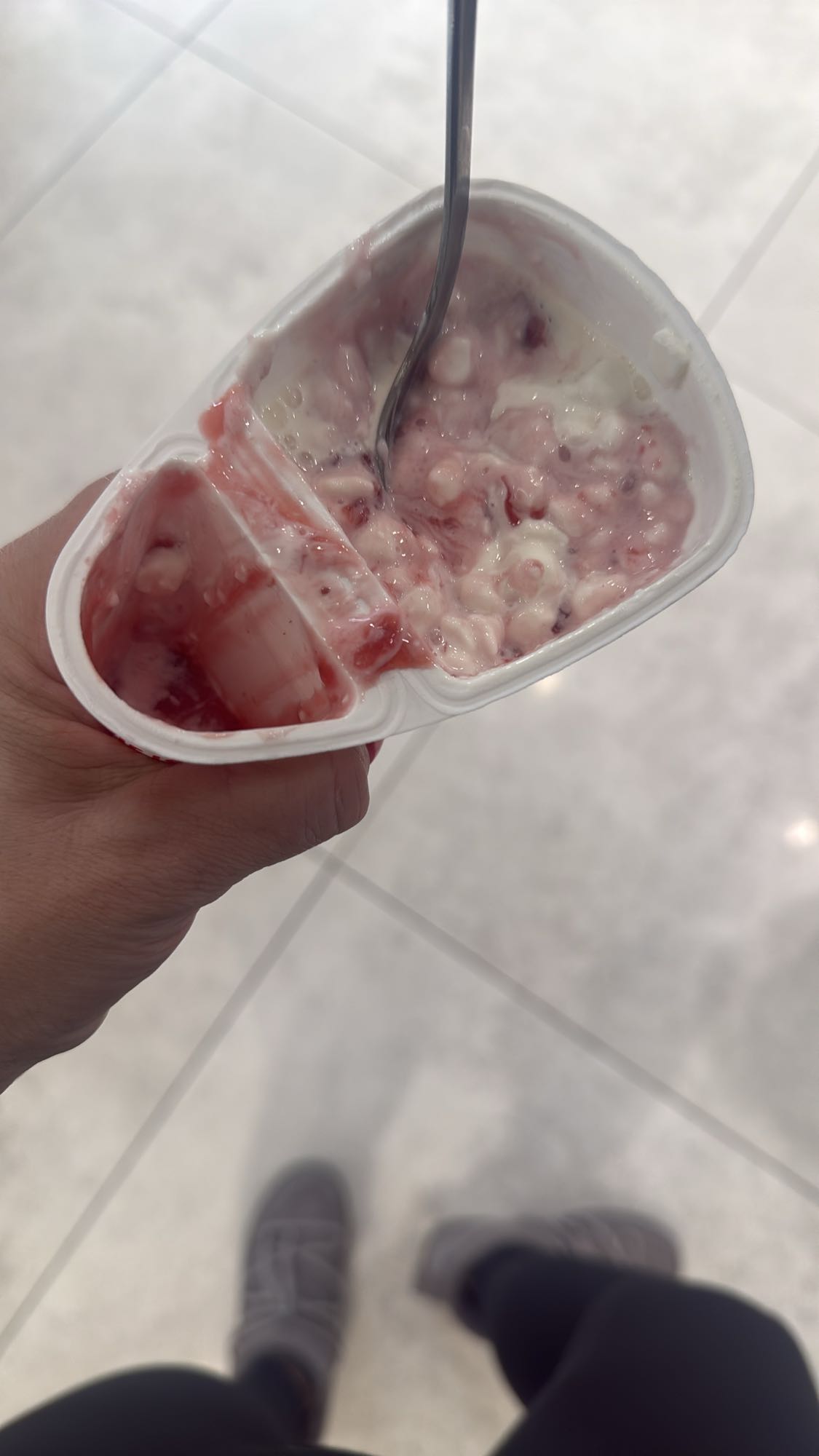 serek wiejski z owocami