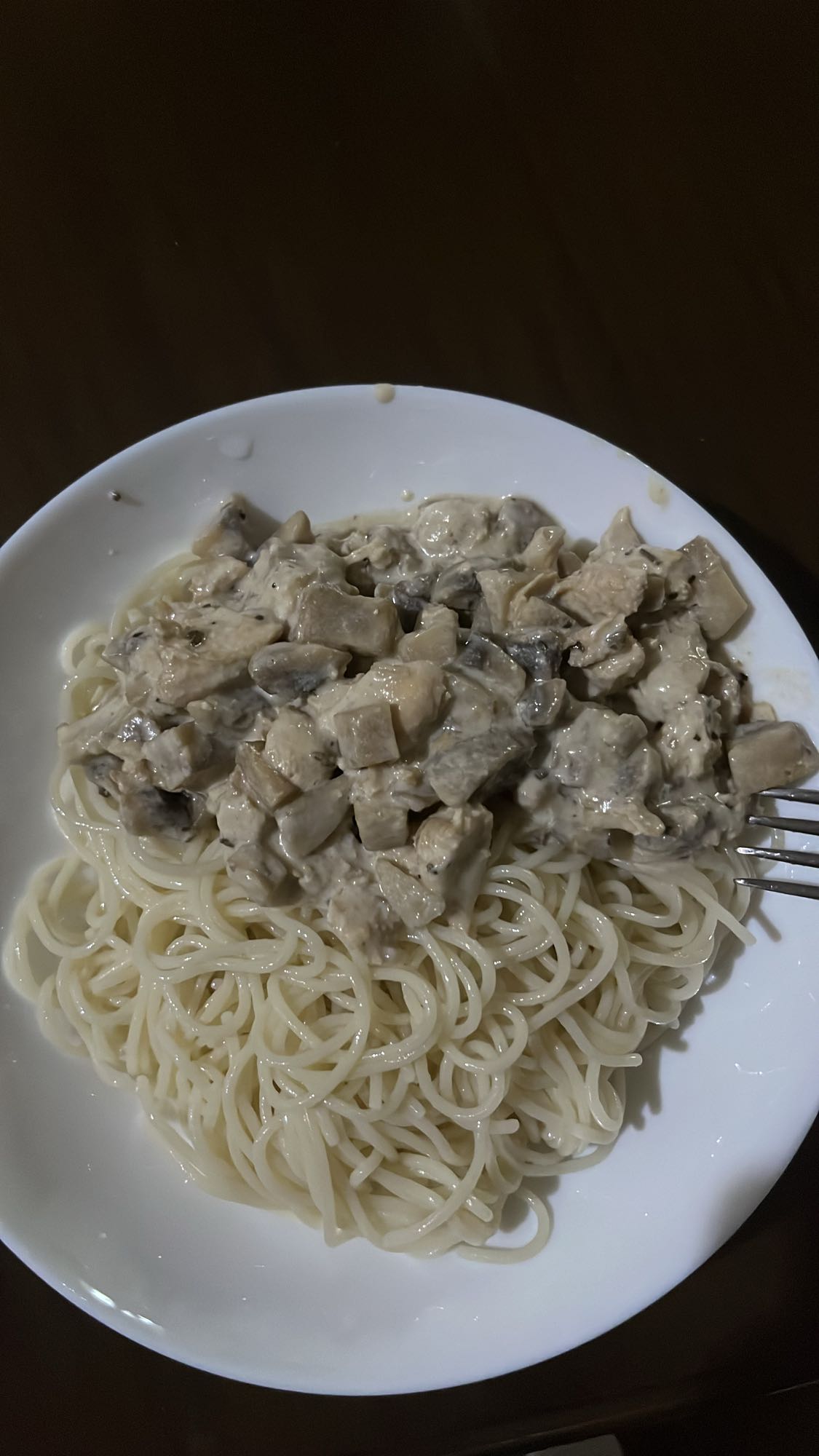 спагетти с курицей и грибами