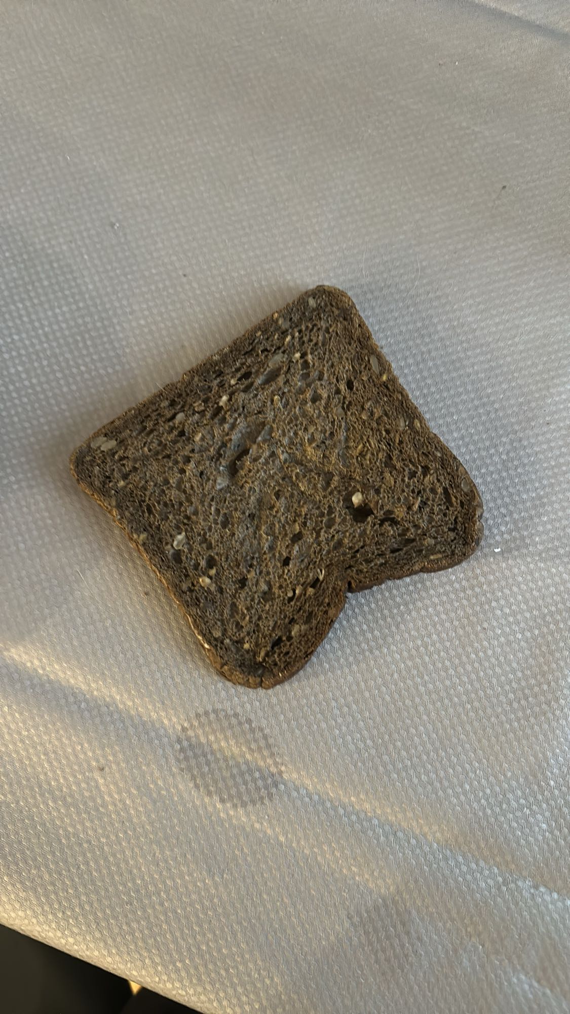 Pain complet tranché