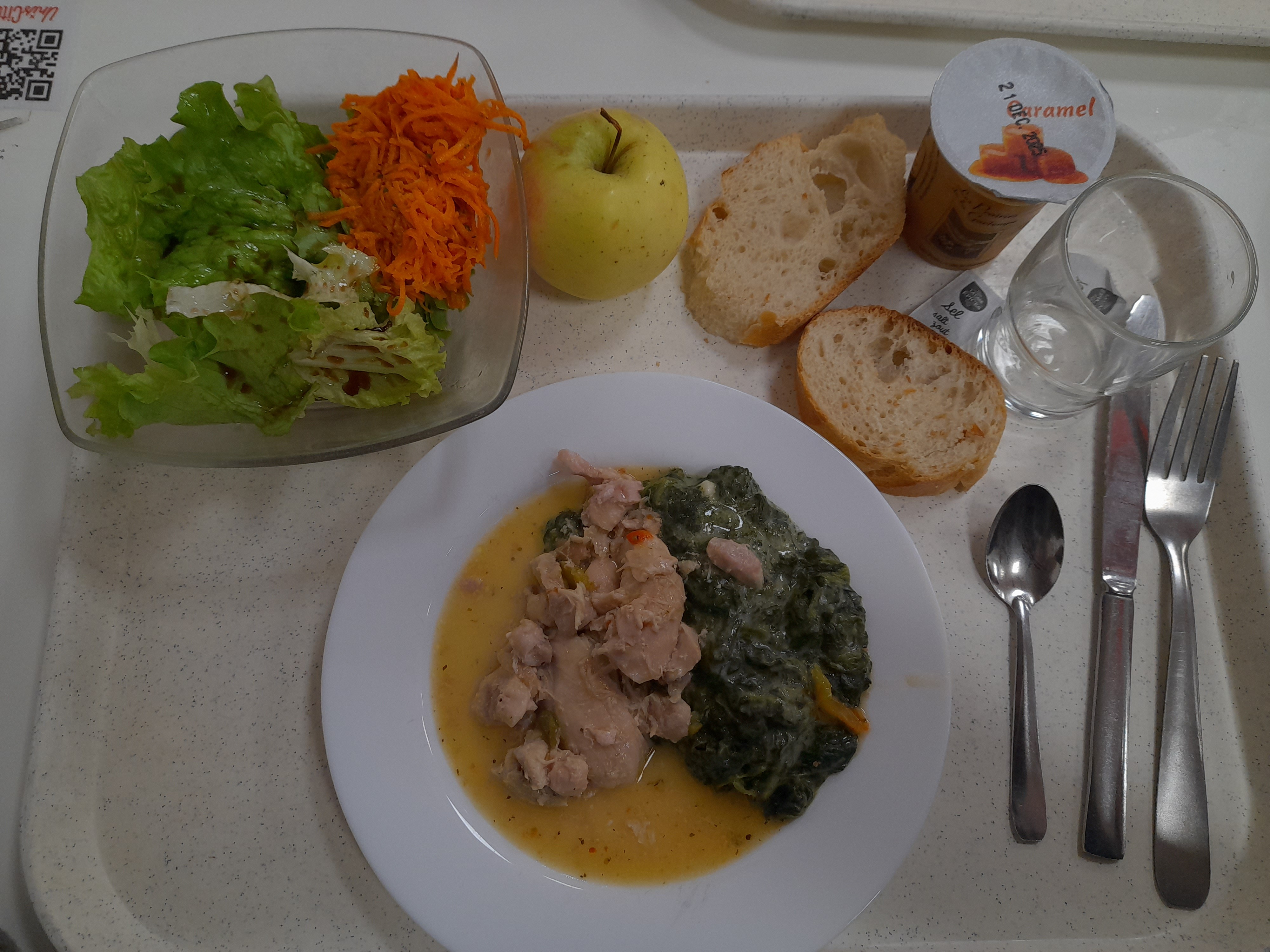 Déjeuner cantine poulet épinards