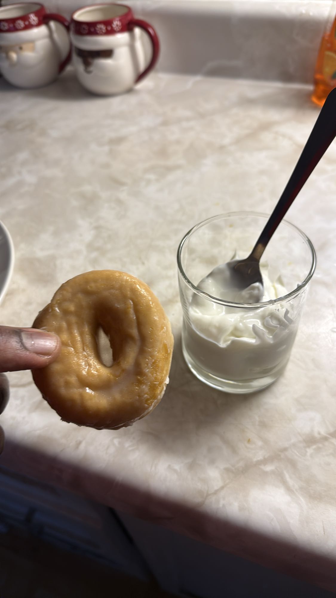 Beignet et yaourt nature