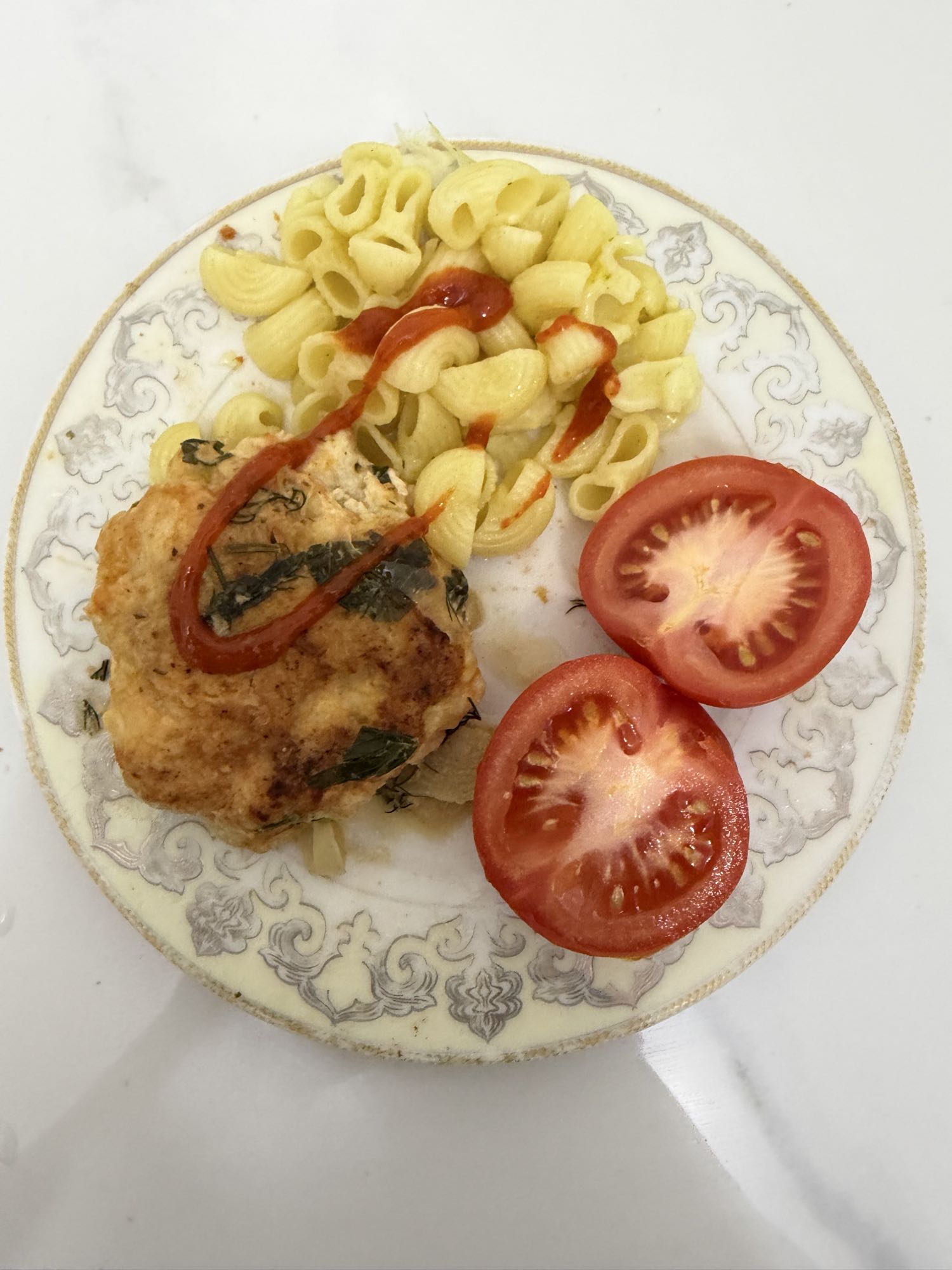 Котлета с макаронами