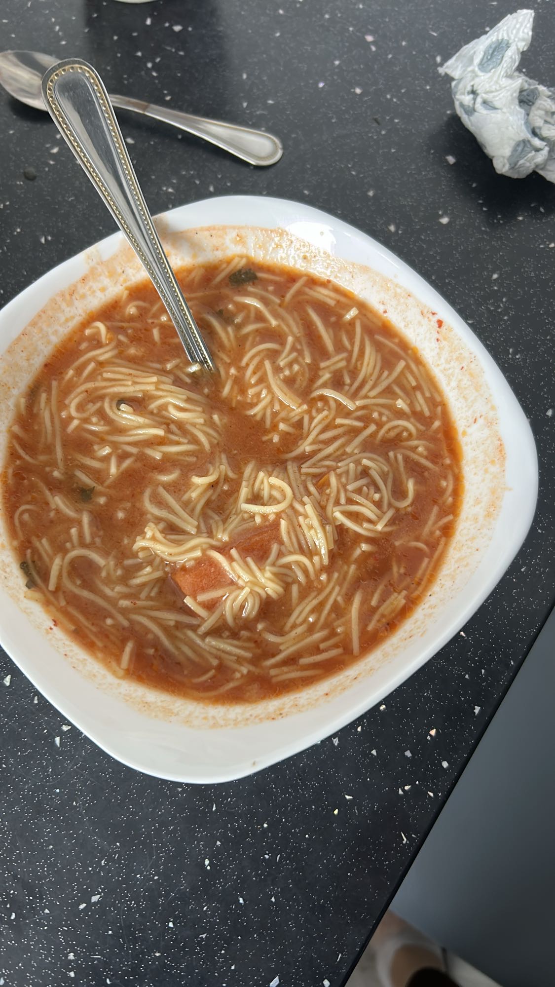 pomidorowa z makaronem