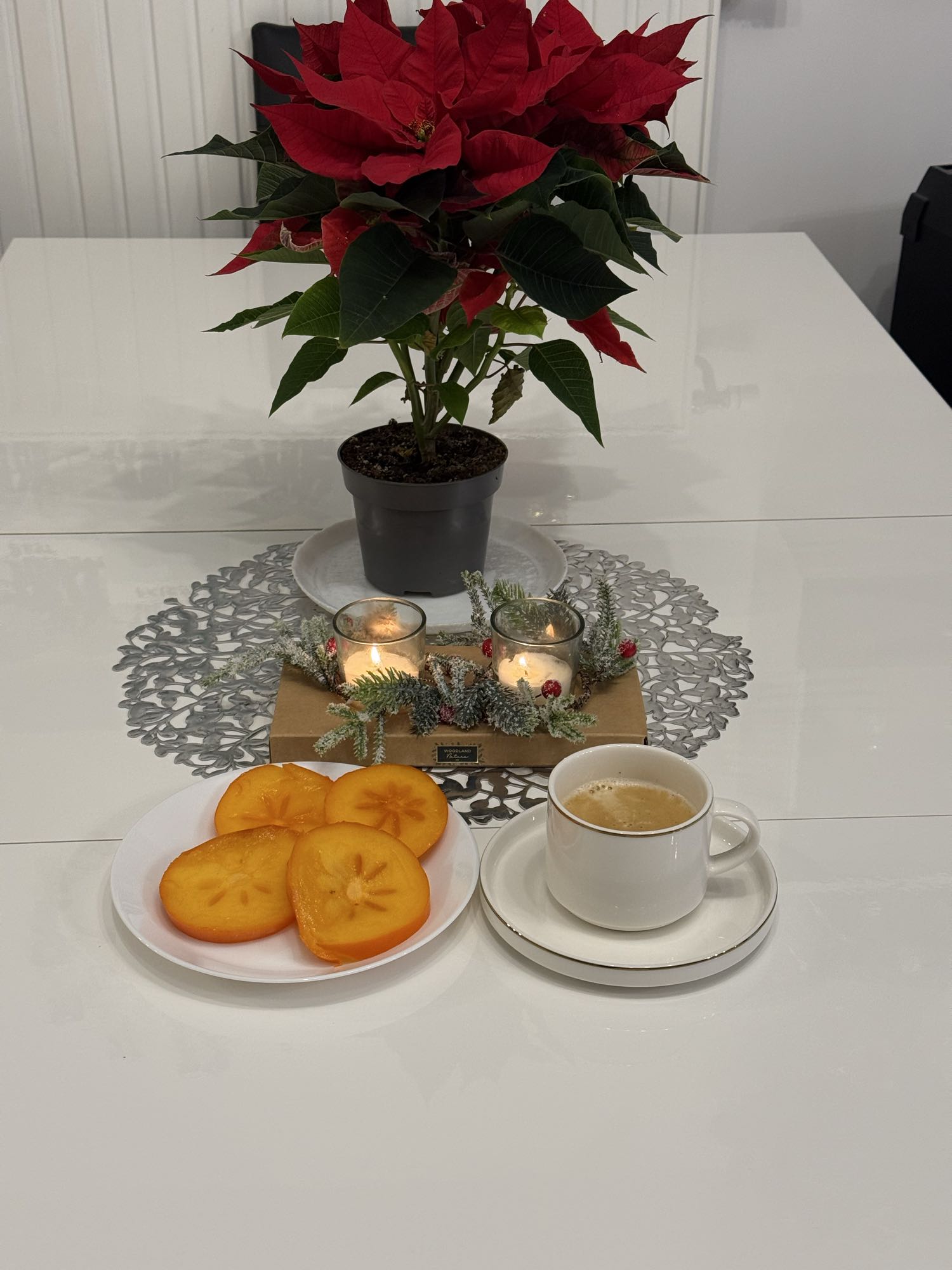 Café et kaki tranché